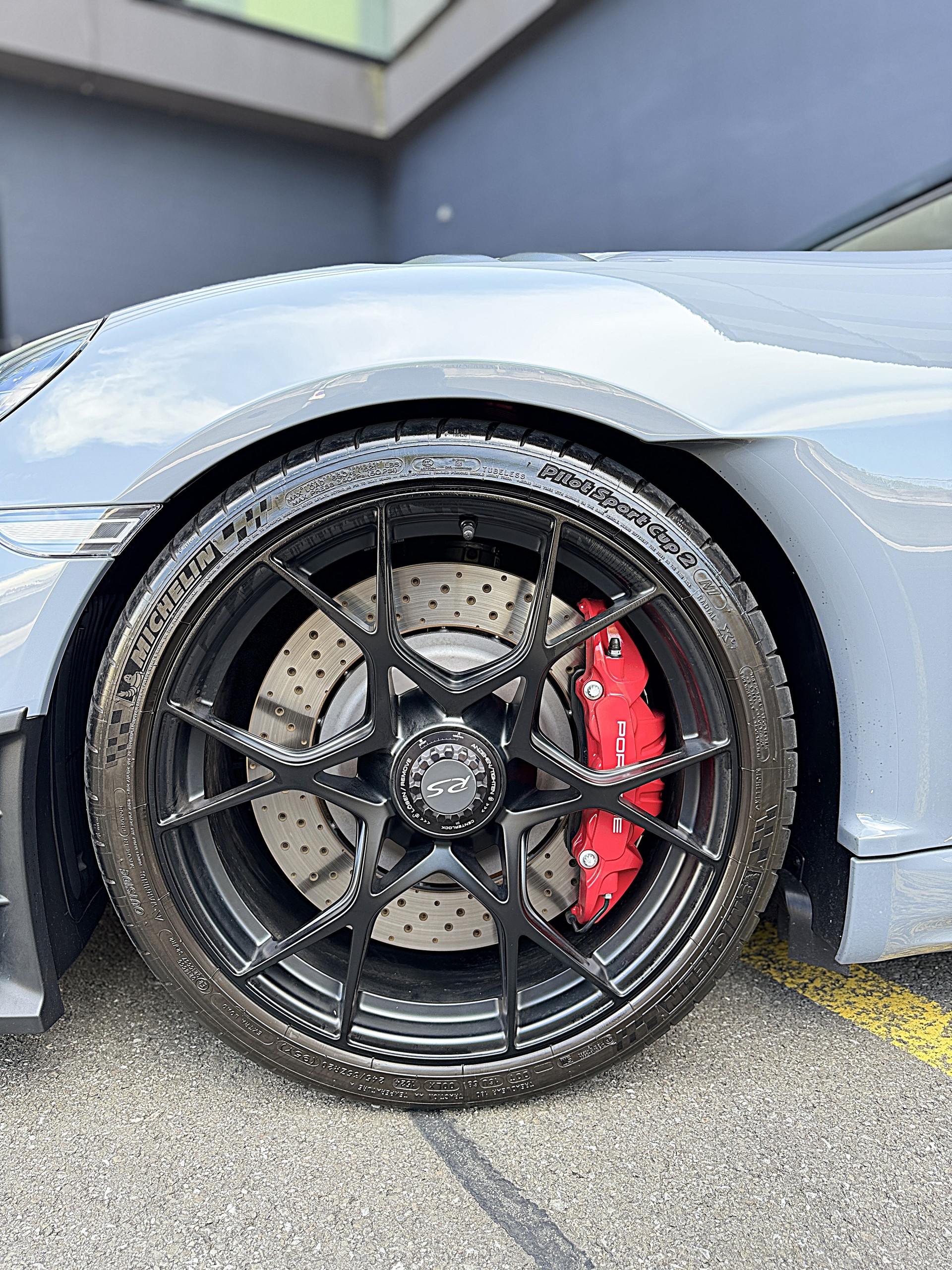 PORSCHE Cayman GT4 RS arktikgrau PDK [ Weissach-Paket ] [ Clubsport-Paket ] [ Liftsystem ] [ Rückfahrkamera ]-image-14