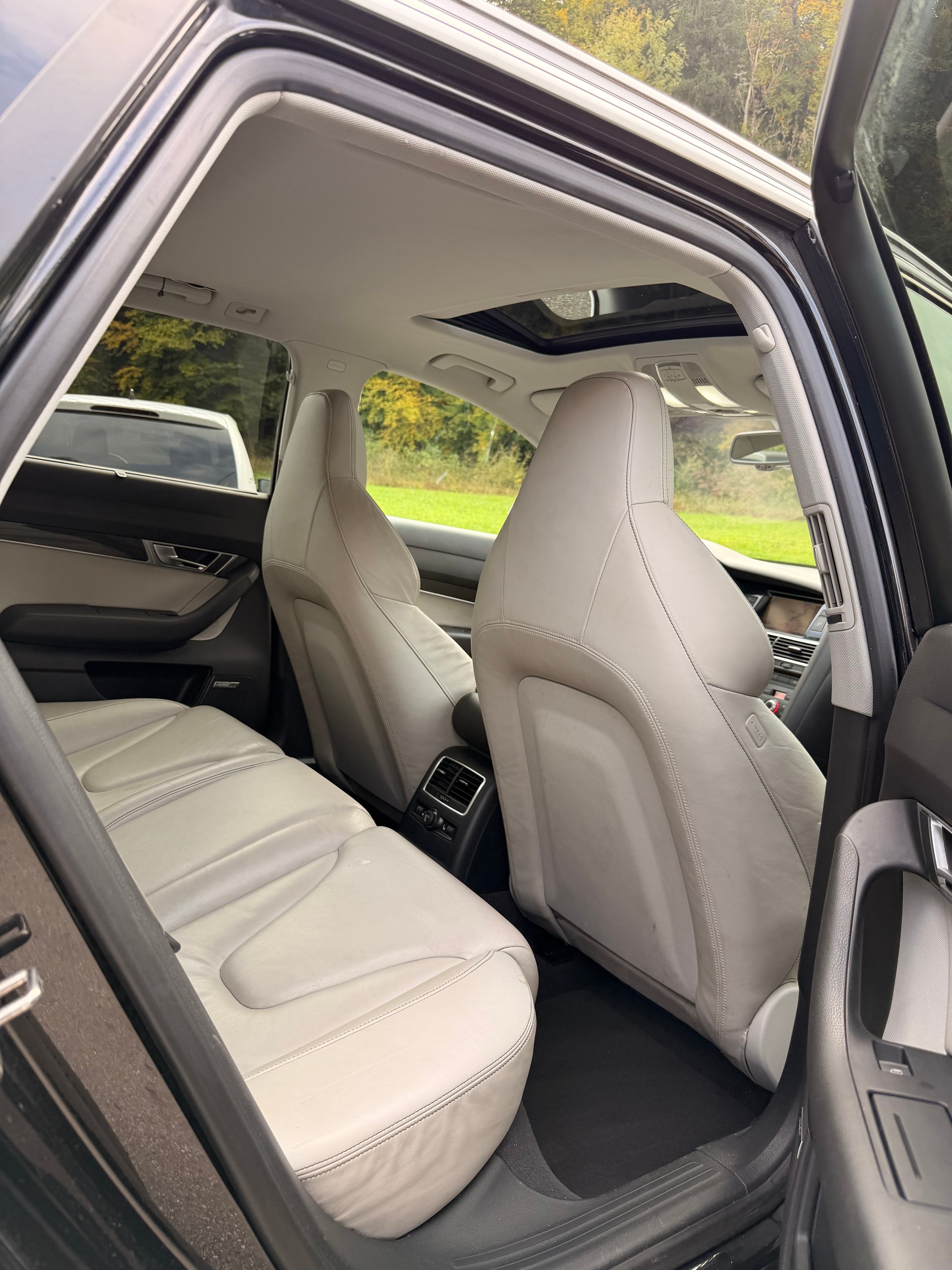 AUDI RS6 Avant 5.0 TFSI V10 quattro tiptronic-image-11