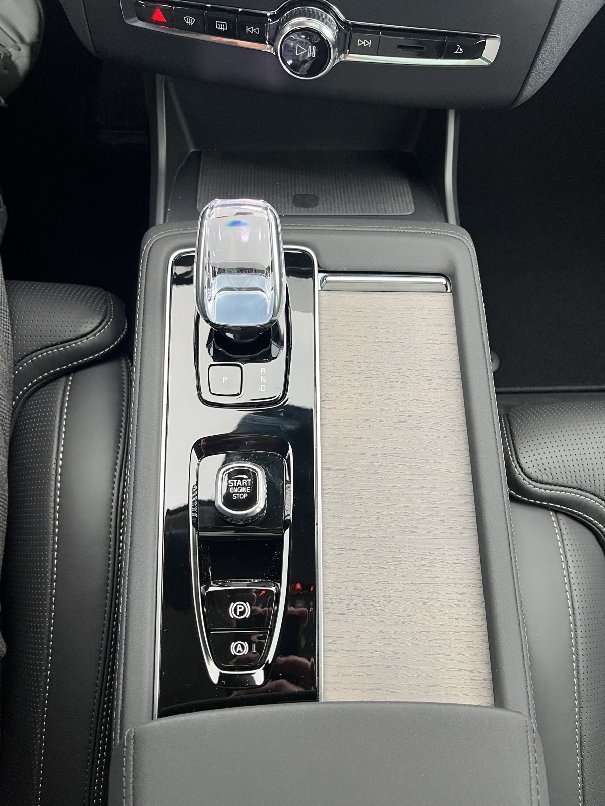 VOLVO XC90 2.0 T8 TE Ultra Dark eAWD-image-17