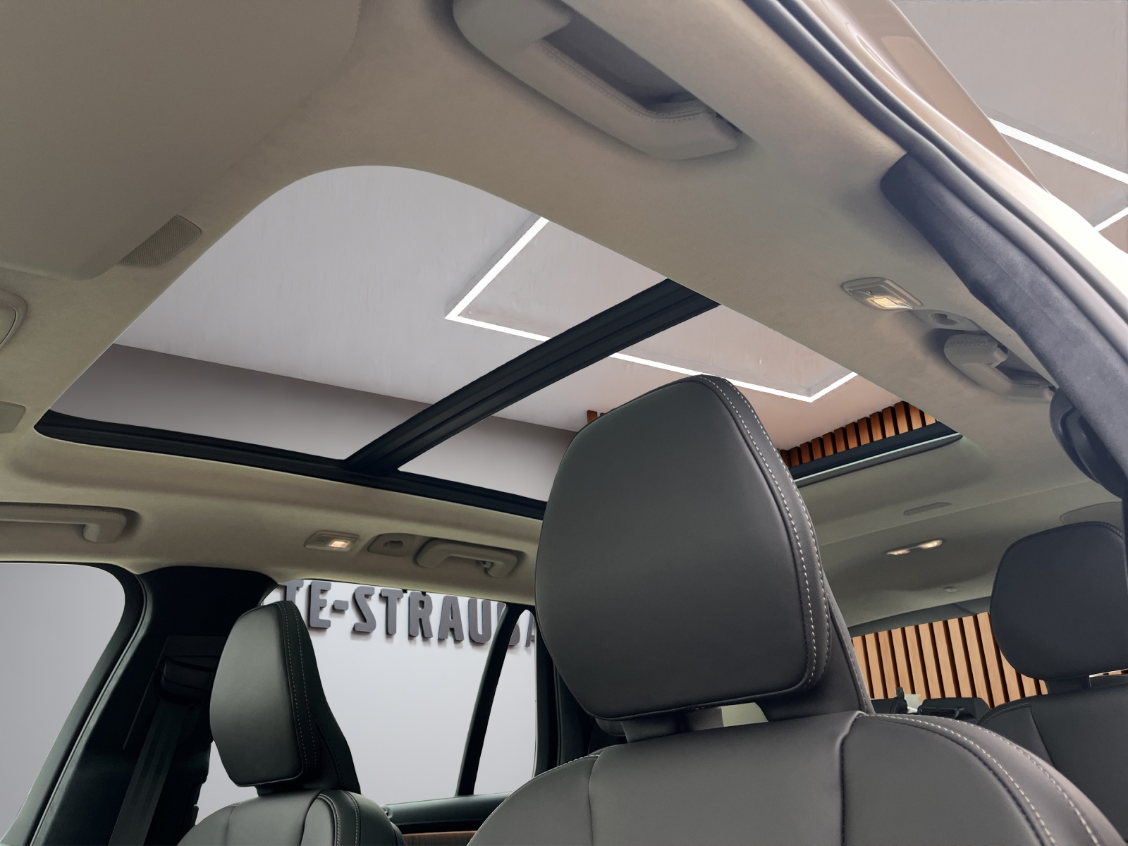 VOLVO XC90 2.0 T8 TE Ultra Dark eAWD-image-18