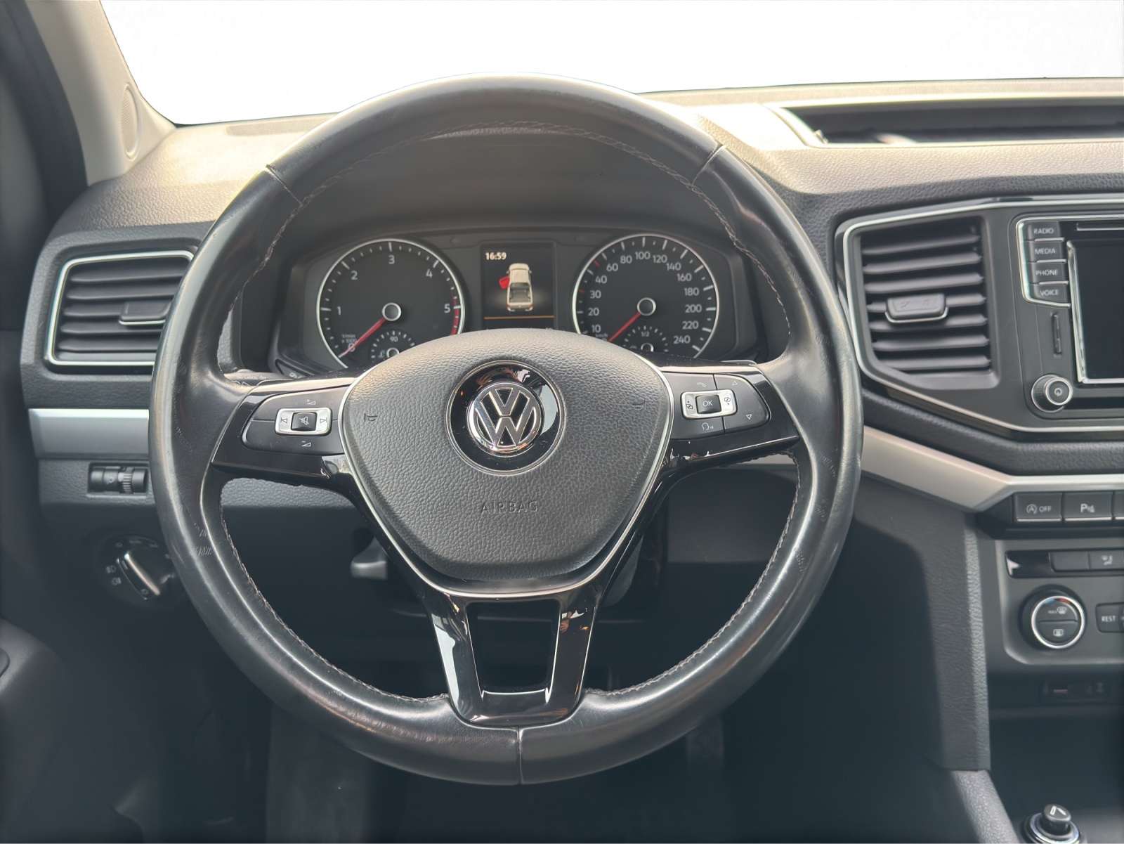 VW Amarok 3.0TDI Crossline 4Motion Automatic-image-9