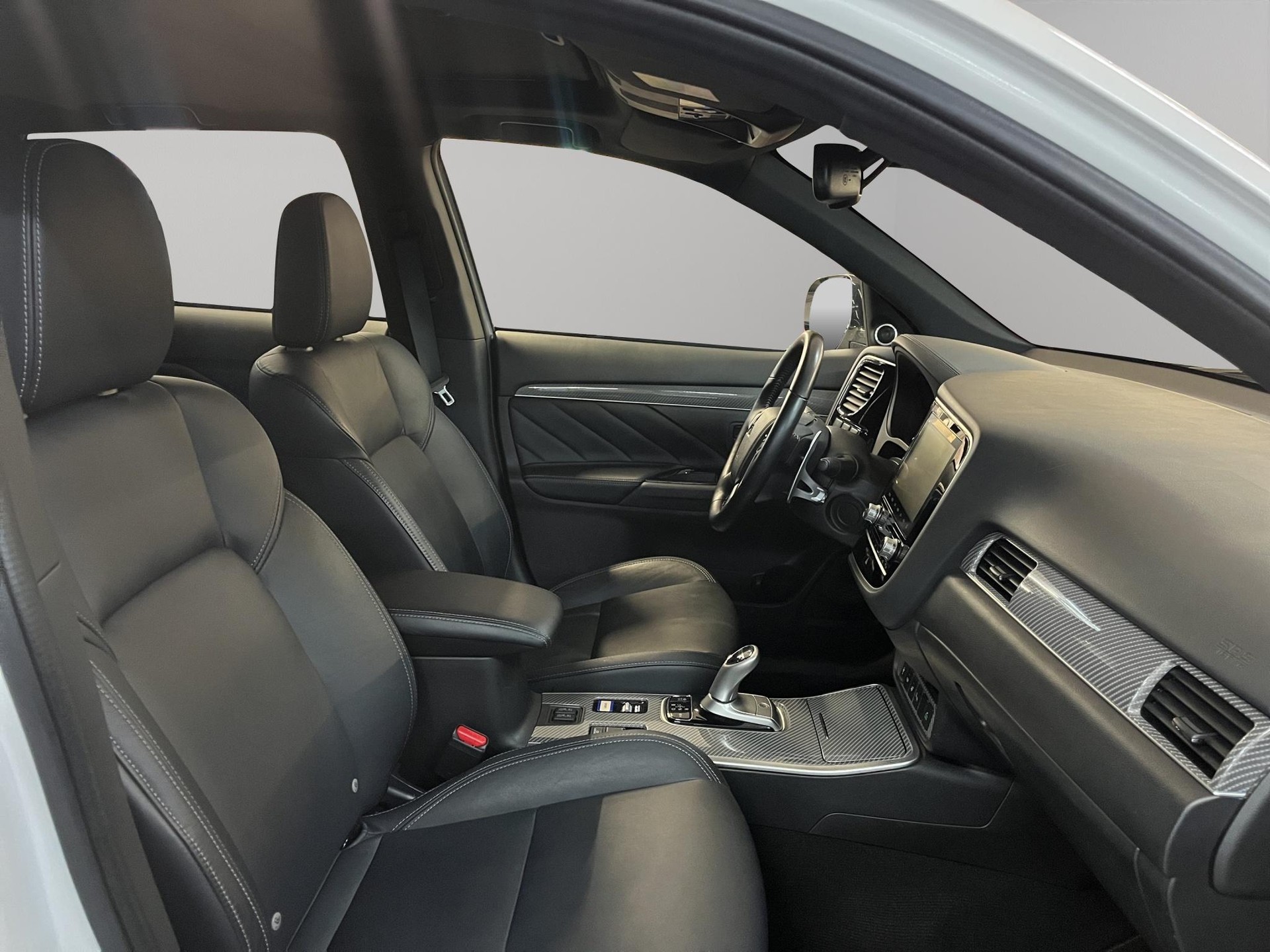 MITSUBISHI Outlander 2.4 PHEV Diamond-image-8