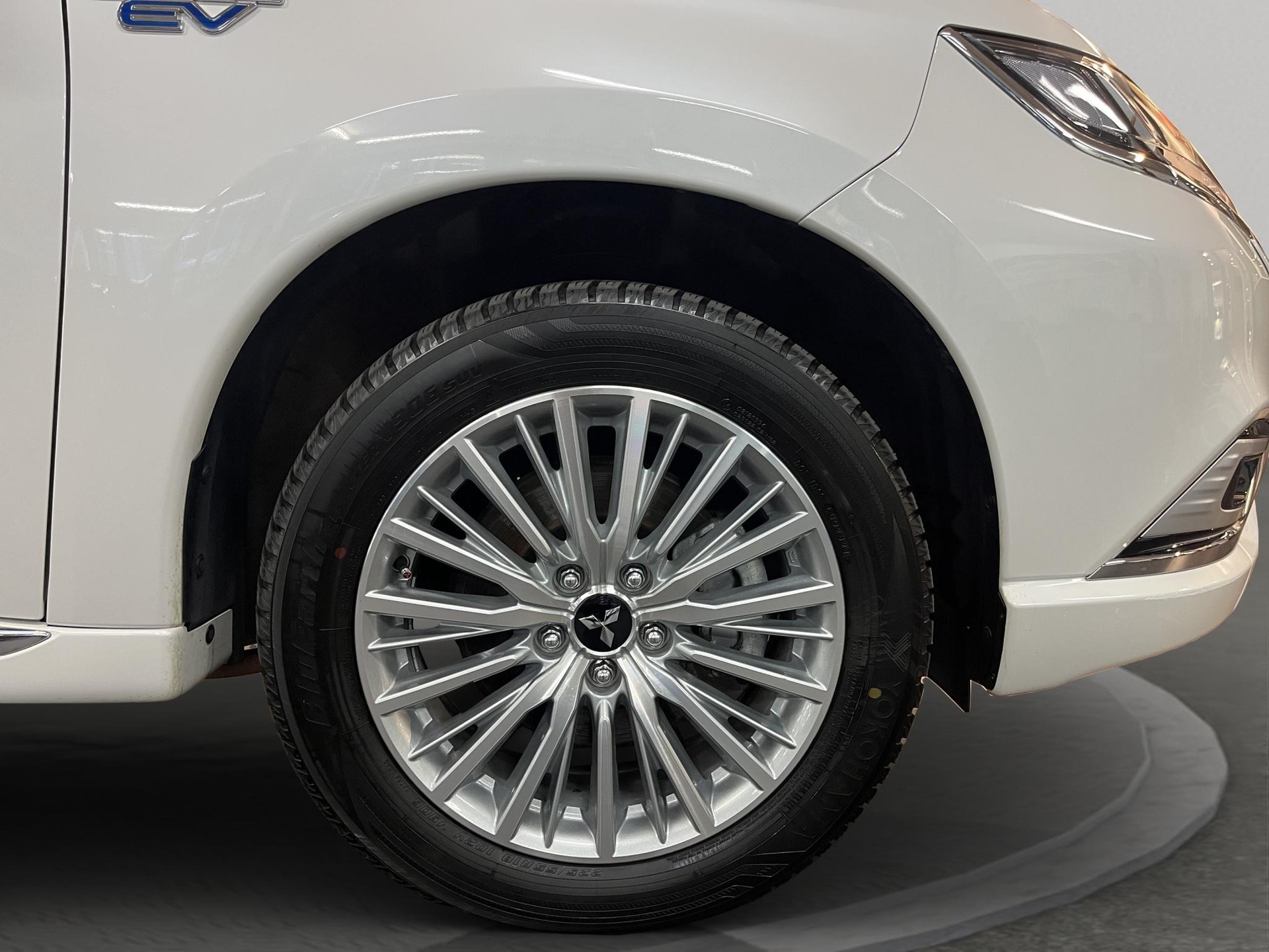 MITSUBISHI Outlander 2.4 PHEV Diamond-image-6