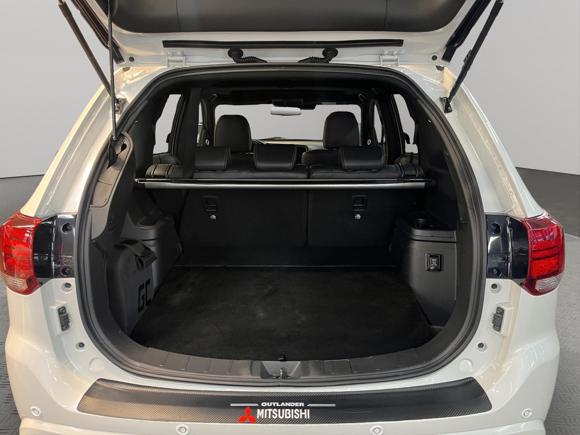 MITSUBISHI Outlander 2.4 PHEV Diamond-image-13