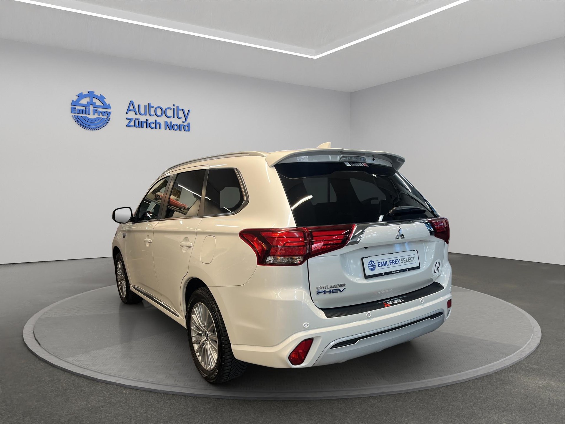 MITSUBISHI Outlander 2.4 PHEV Diamond-image-1