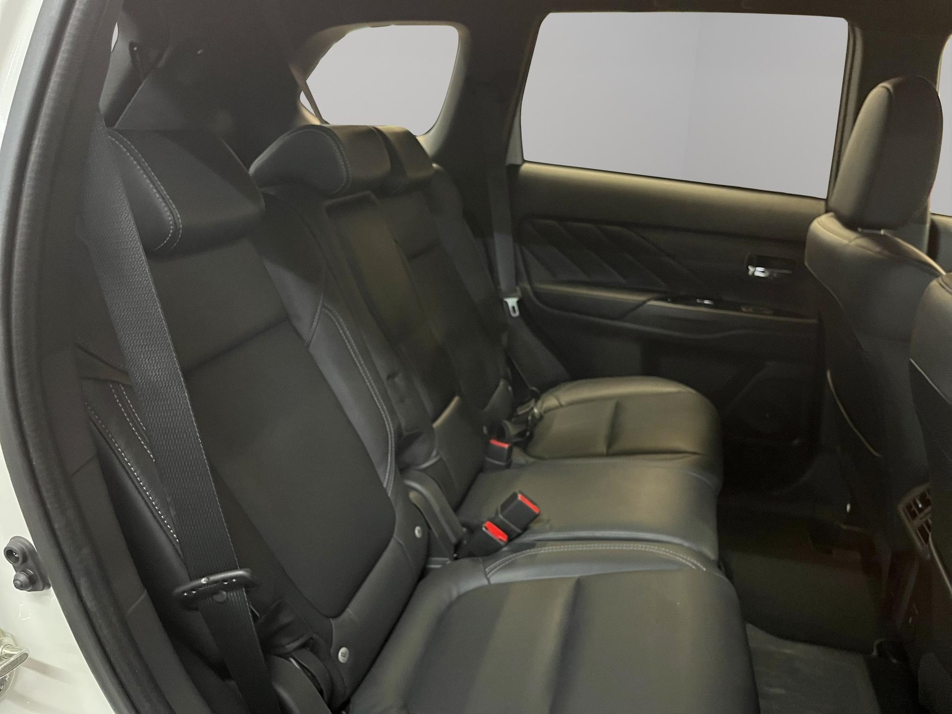 MITSUBISHI Outlander 2.4 PHEV Diamond-image-12