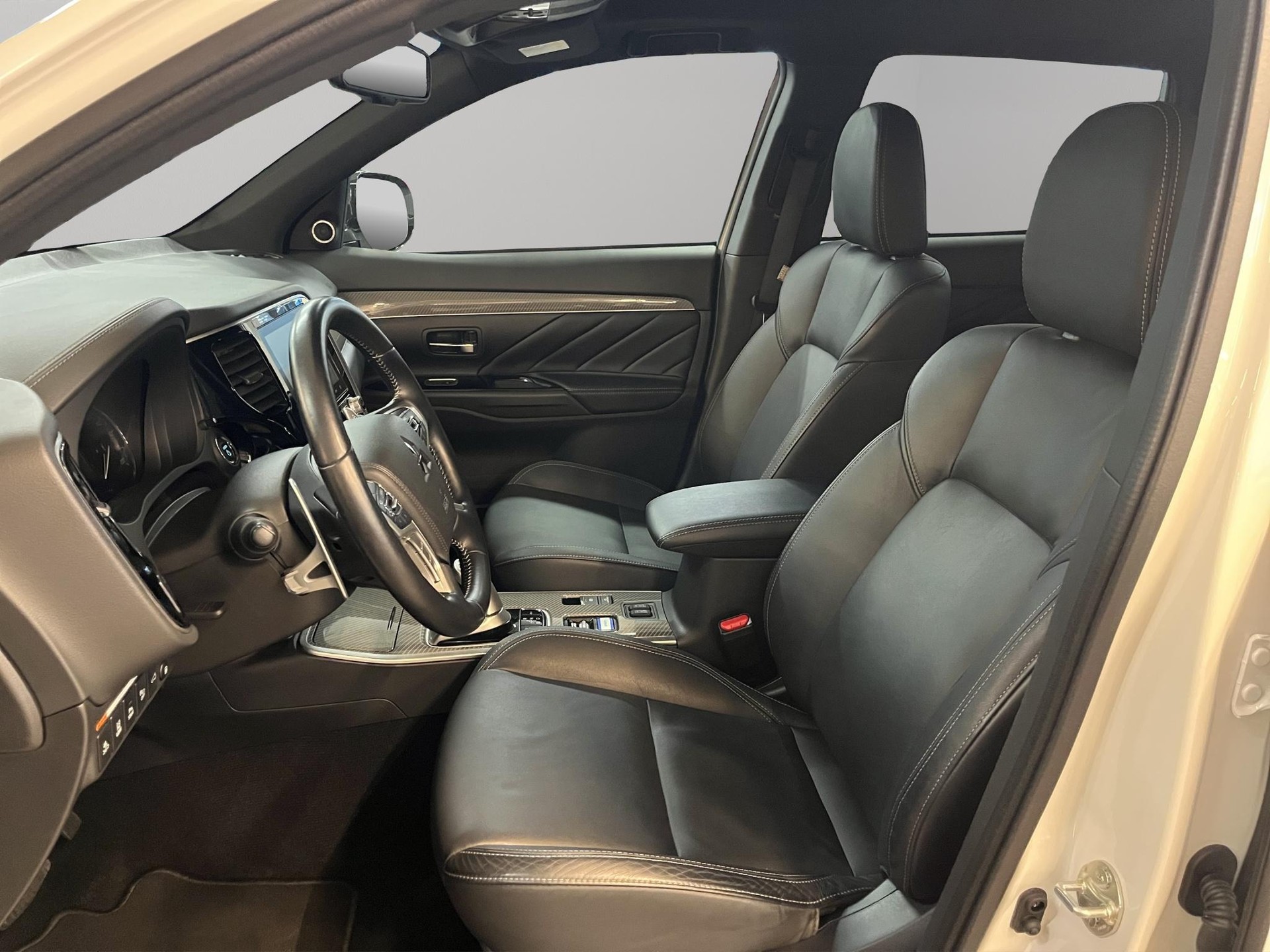 MITSUBISHI Outlander 2.4 PHEV Diamond-image-7