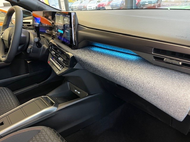 RENAULT Clio 1.8 E-Tech Techno-image-13