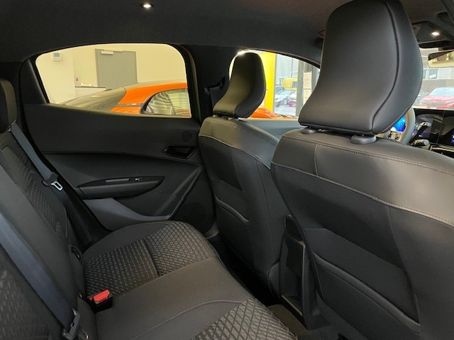 RENAULT Clio 1.8 E-Tech Techno-image-12