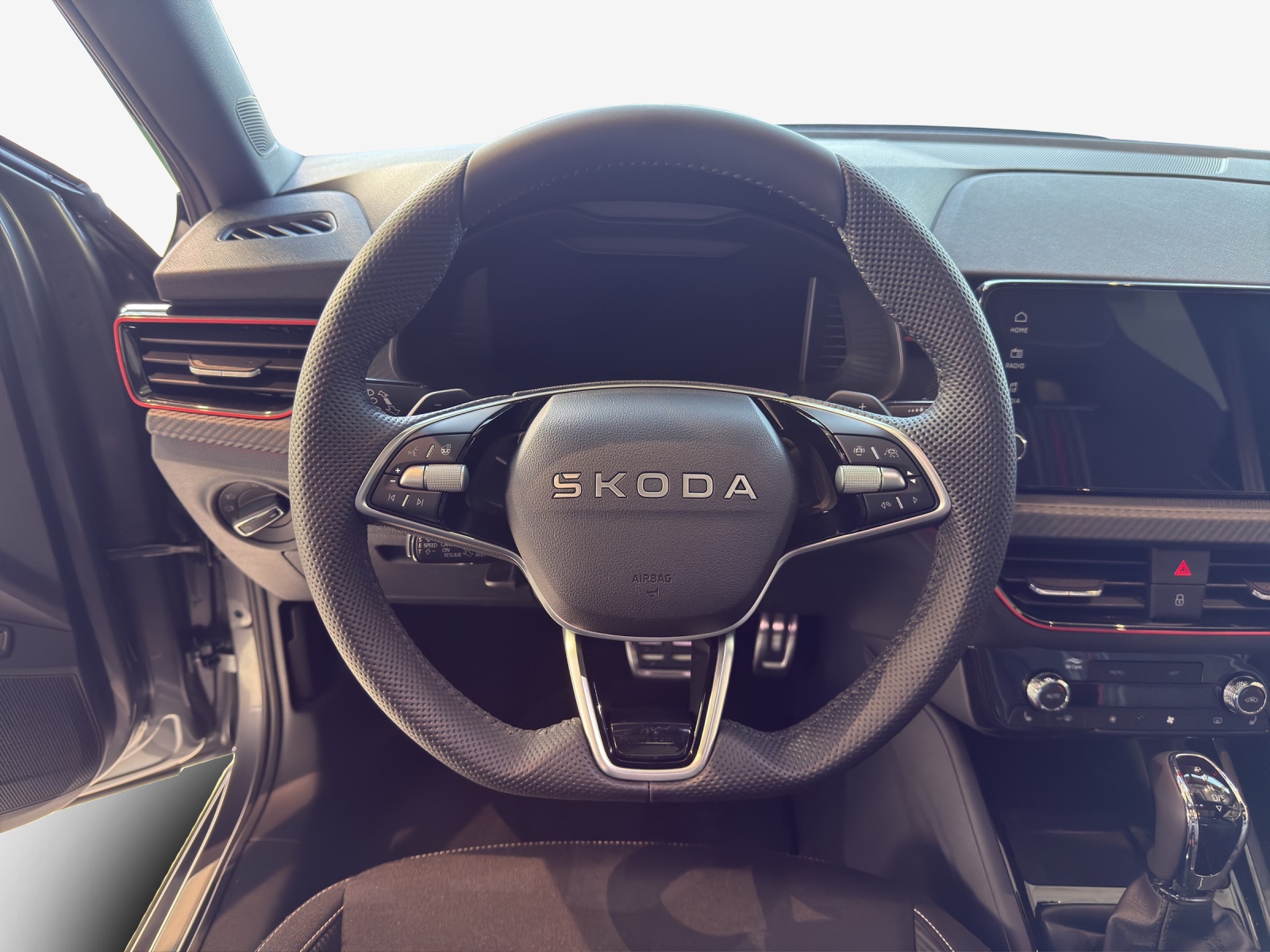 SKODA Kamiq 1.0 TSI Monte Carlo DSG-image-9