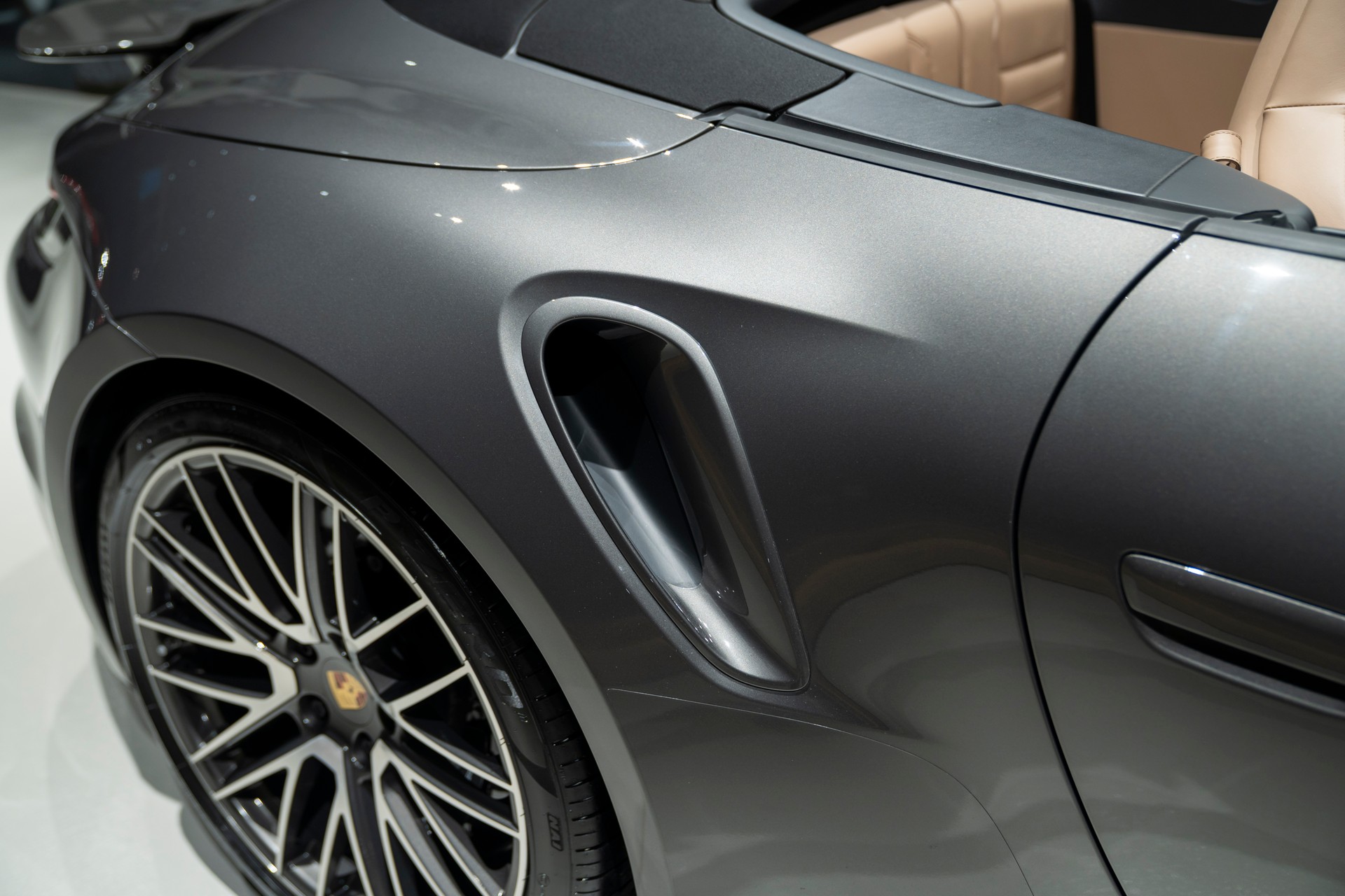 PORSCHE 911 Turbo S Cabriolet PDK-image-6