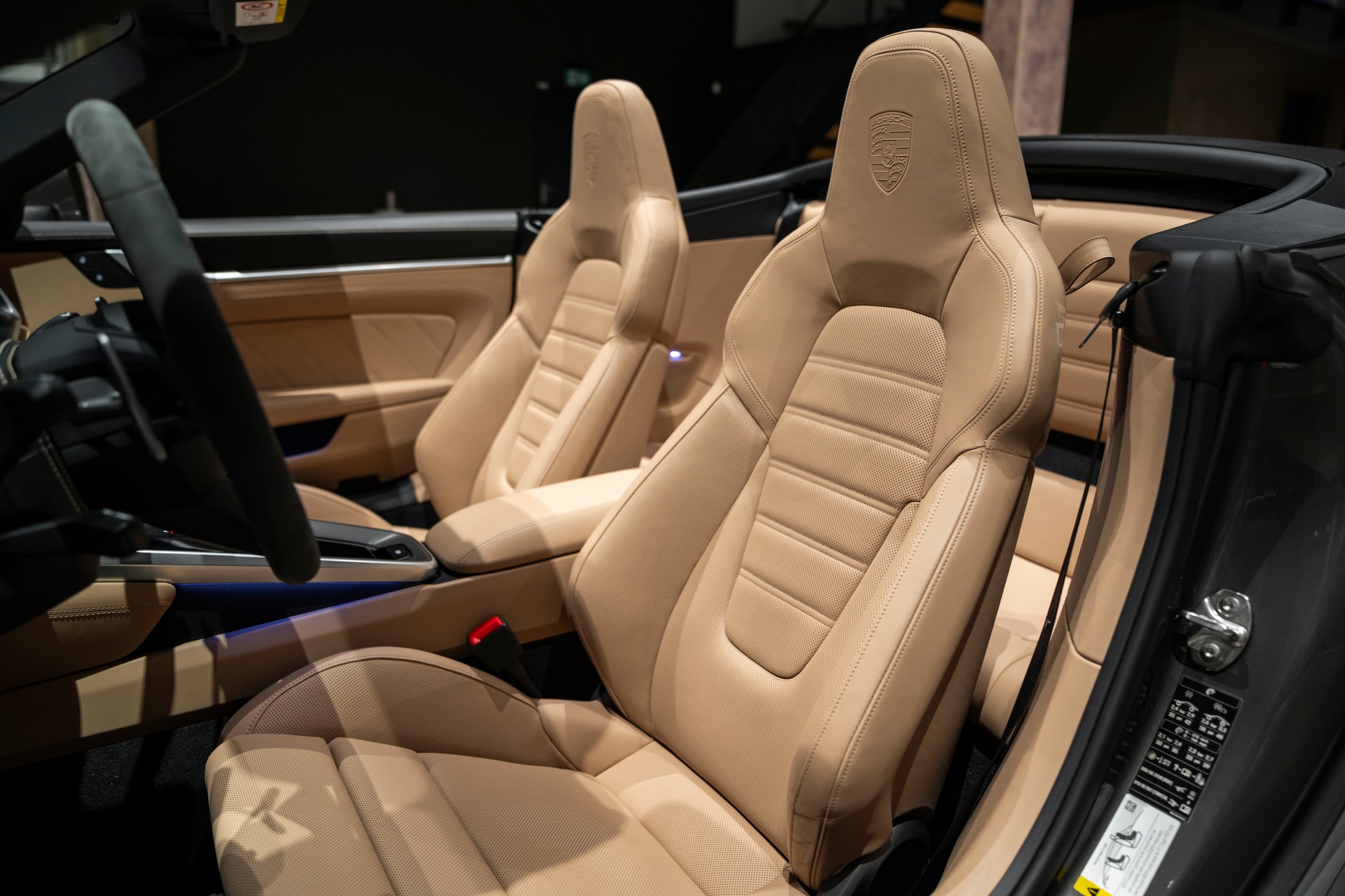 PORSCHE 911 Turbo S Cabriolet PDK-image-9