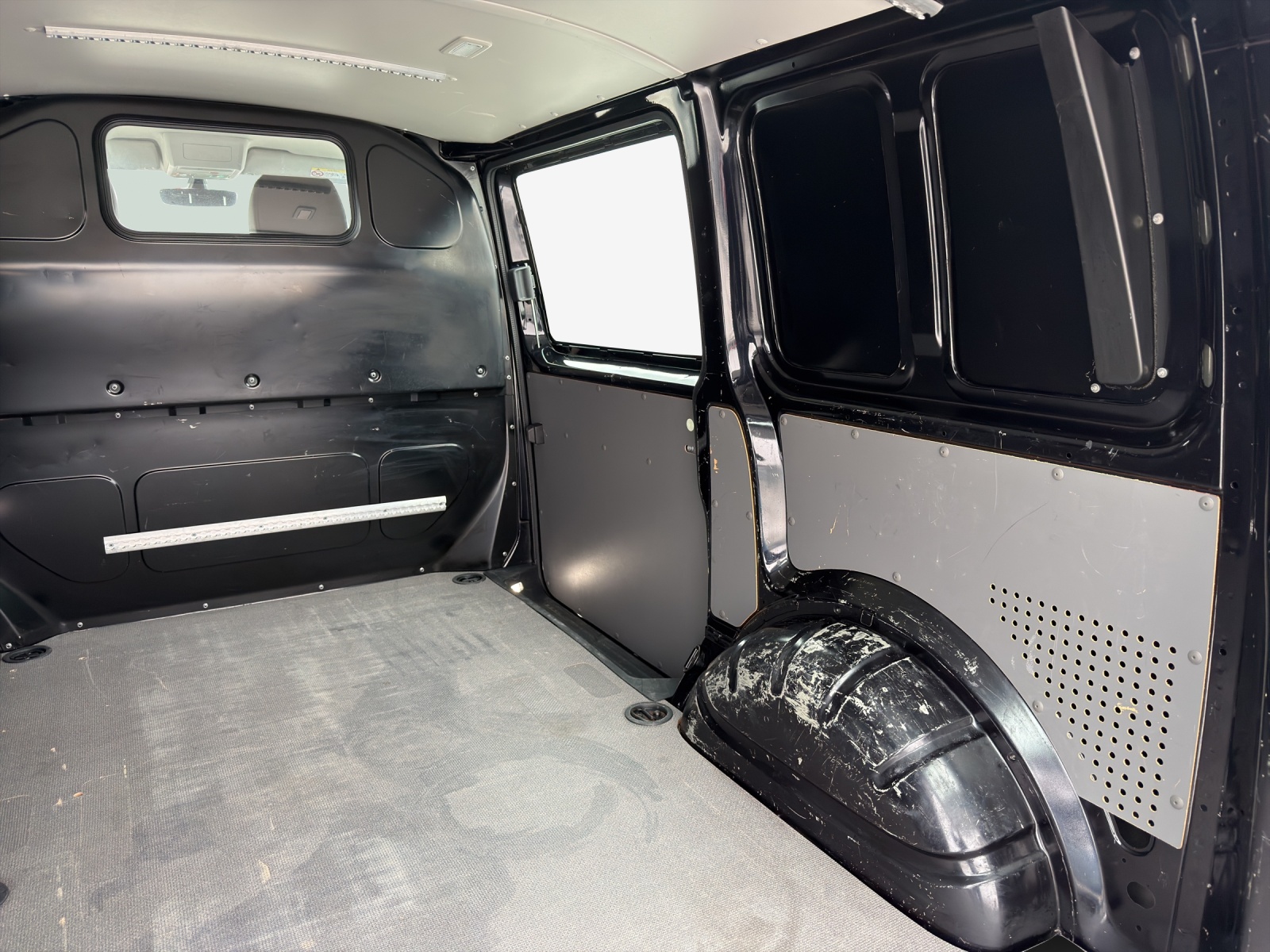 VW T6.1 2.0 TDI 4Motion DSG-image-14