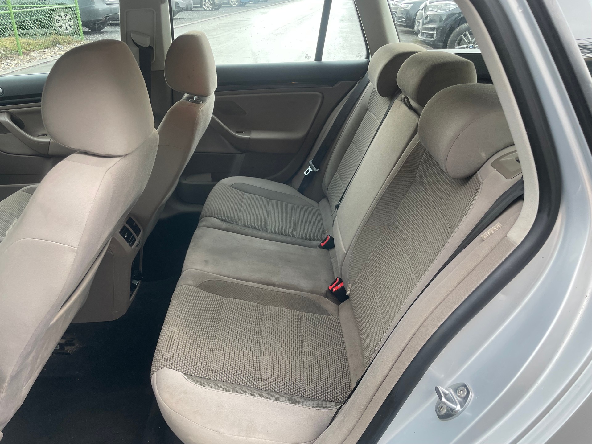 VW Golf Variant 1.6 TDI Comfortline 4Motion-image-11