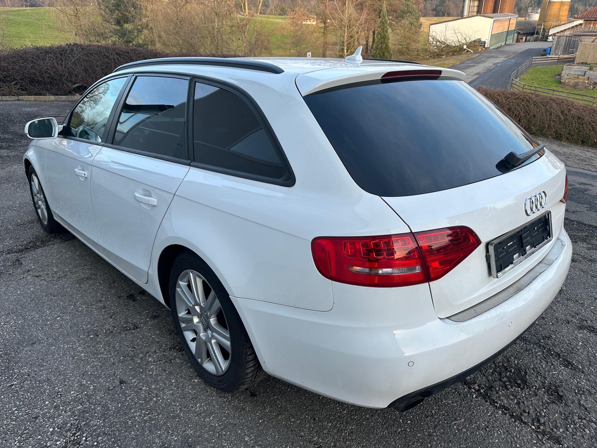 AUDI A4 Avant 2.0 TFSI quattro S-tronic-image-2