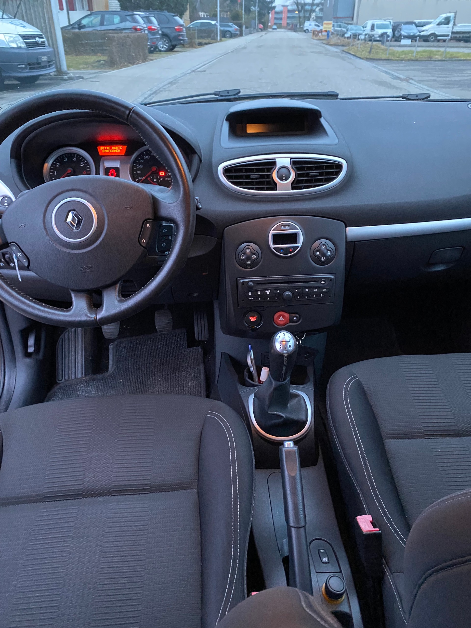RENAULT Clio 1.2 16V Turbo Expression-image-11