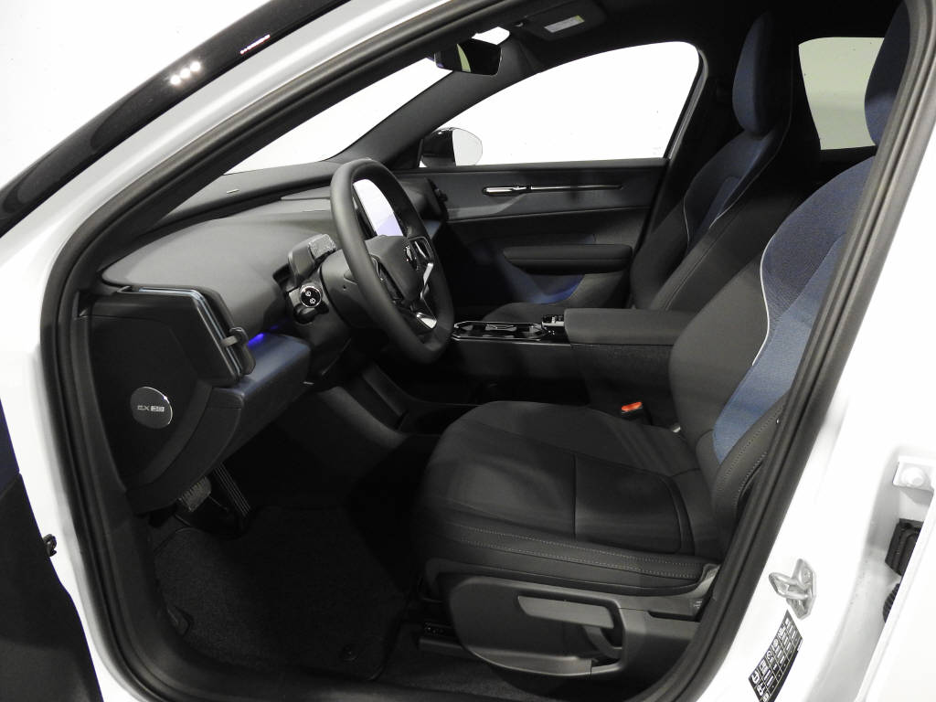 VOLVO EX 30 E60 Twin Plus Performance AWD-image-9