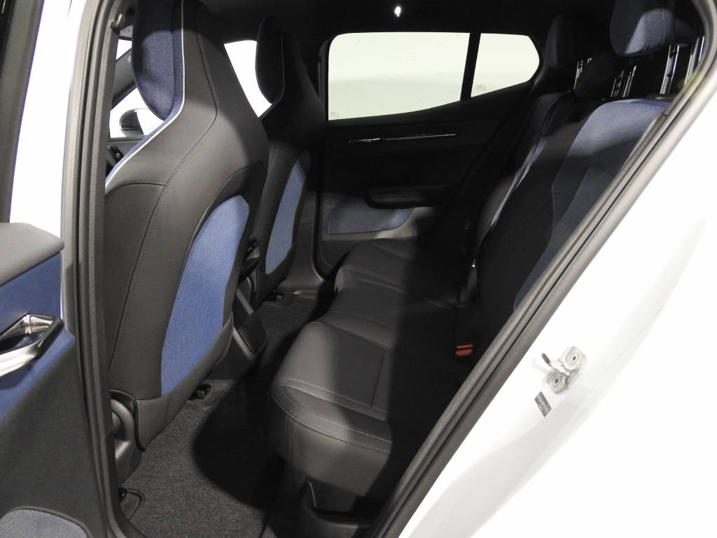 VOLVO EX 30 E60 Twin Plus Performance AWD-image-10