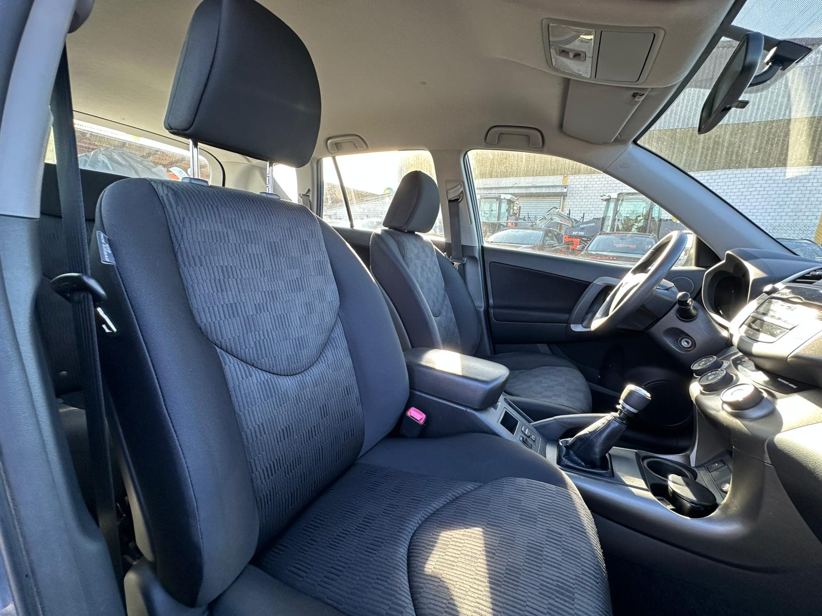TOYOTA RAV-4 2.0 16V Linea Luna-image-8