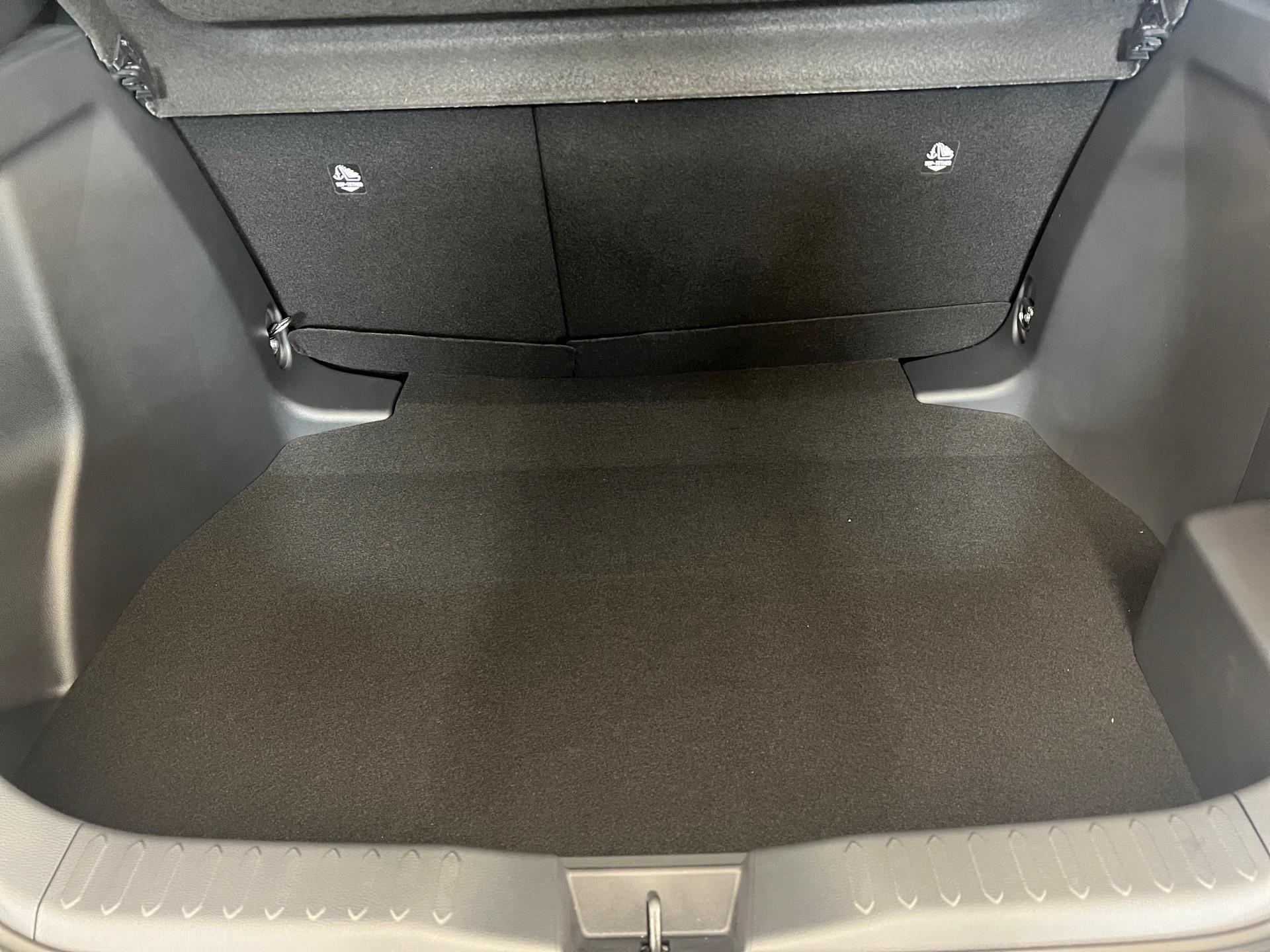 TOYOTA C-HR 2.0 PHEV CVT Swiss Edition-image-14