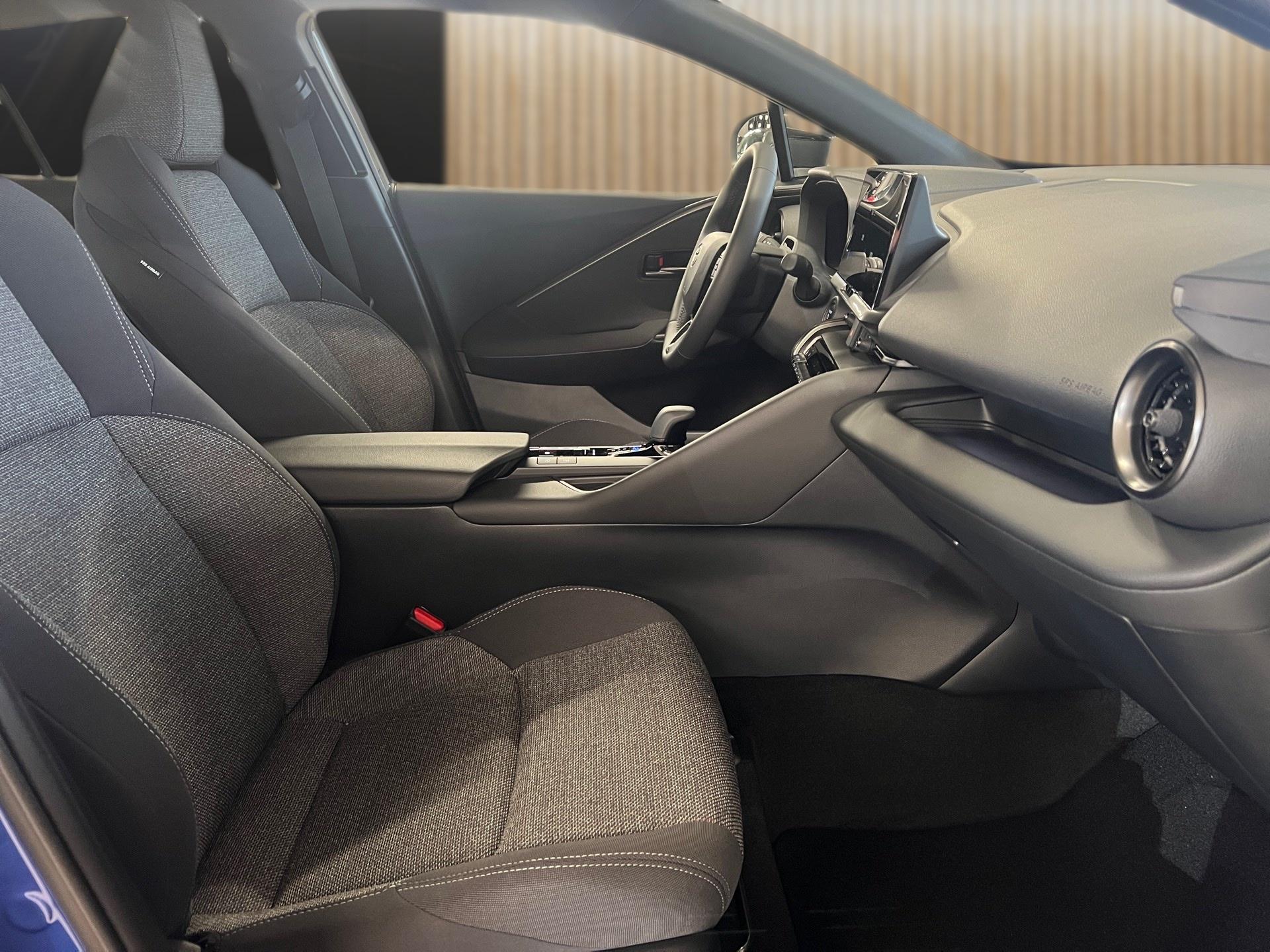 TOYOTA C-HR 2.0 PHEV CVT Swiss Edition-image-15