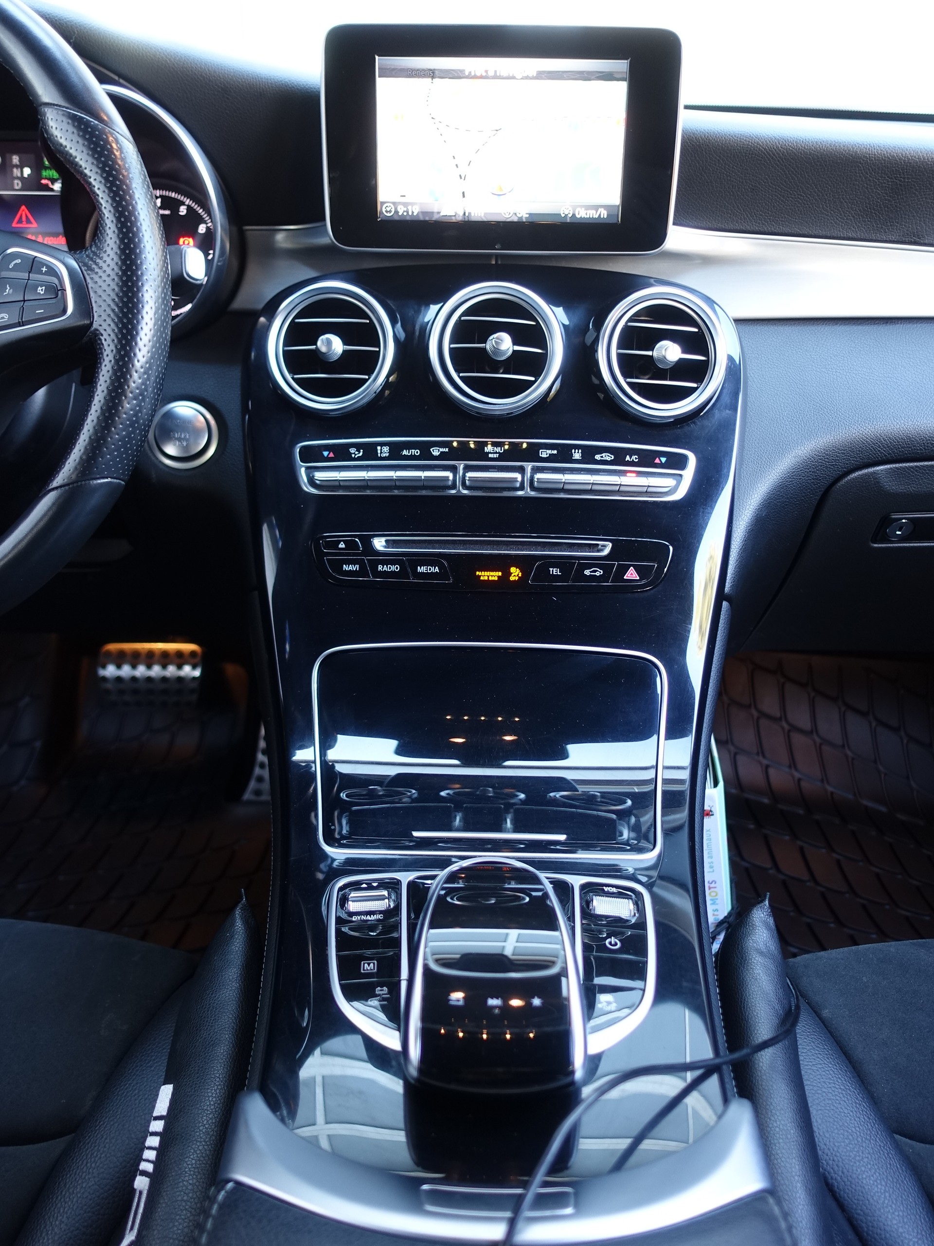 MERCEDES-BENZ GLC 350 e AMG Line 4Matic 7G-Tronic-image-13