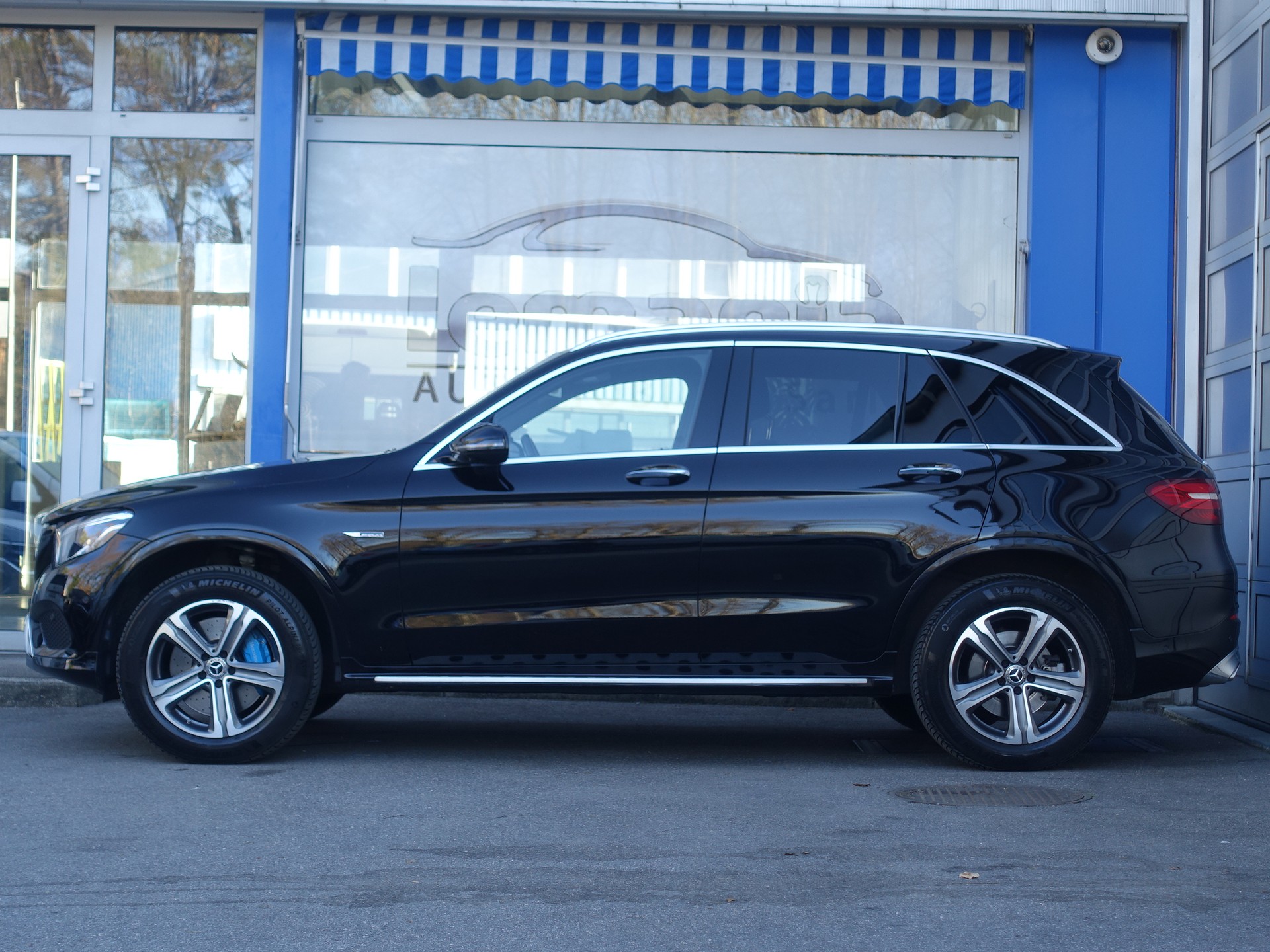 MERCEDES-BENZ GLC 350 e AMG Line 4Matic 7G-Tronic-image-6