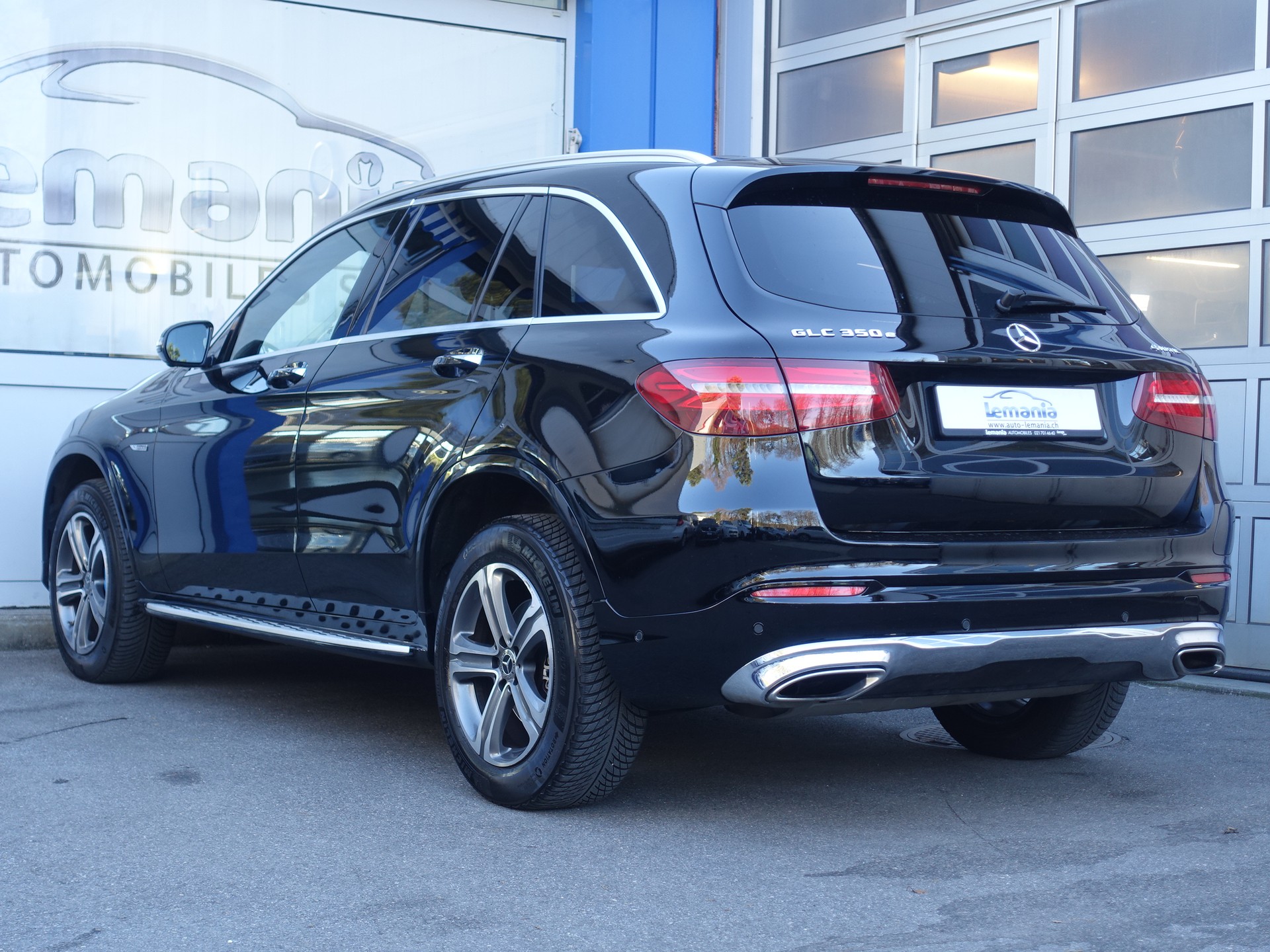 MERCEDES-BENZ GLC 350 e AMG Line 4Matic 7G-Tronic-image-4