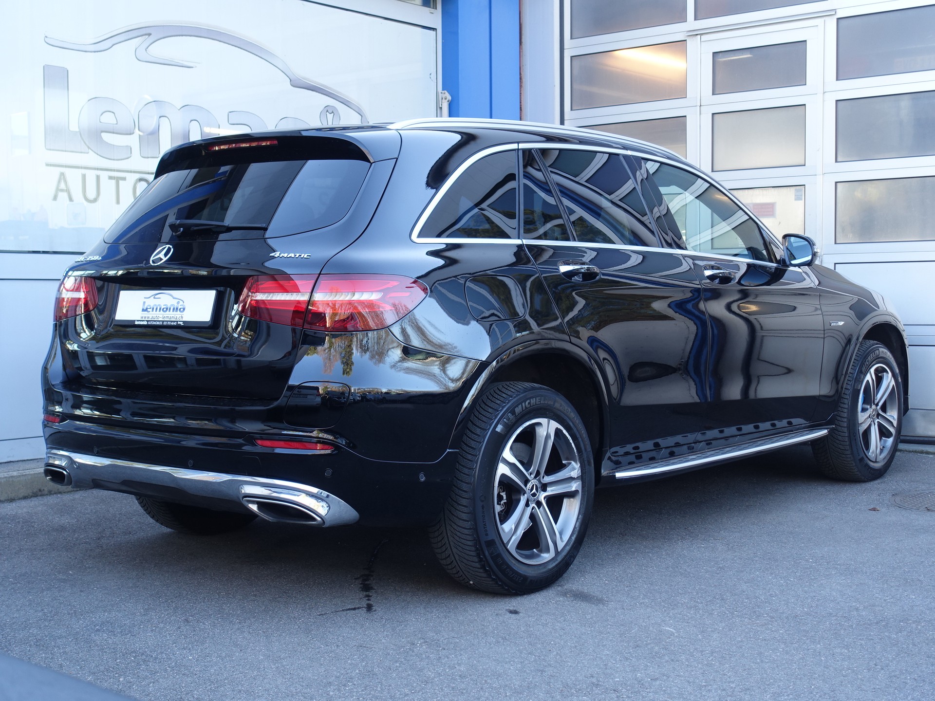 MERCEDES-BENZ GLC 350 e AMG Line 4Matic 7G-Tronic-image-3