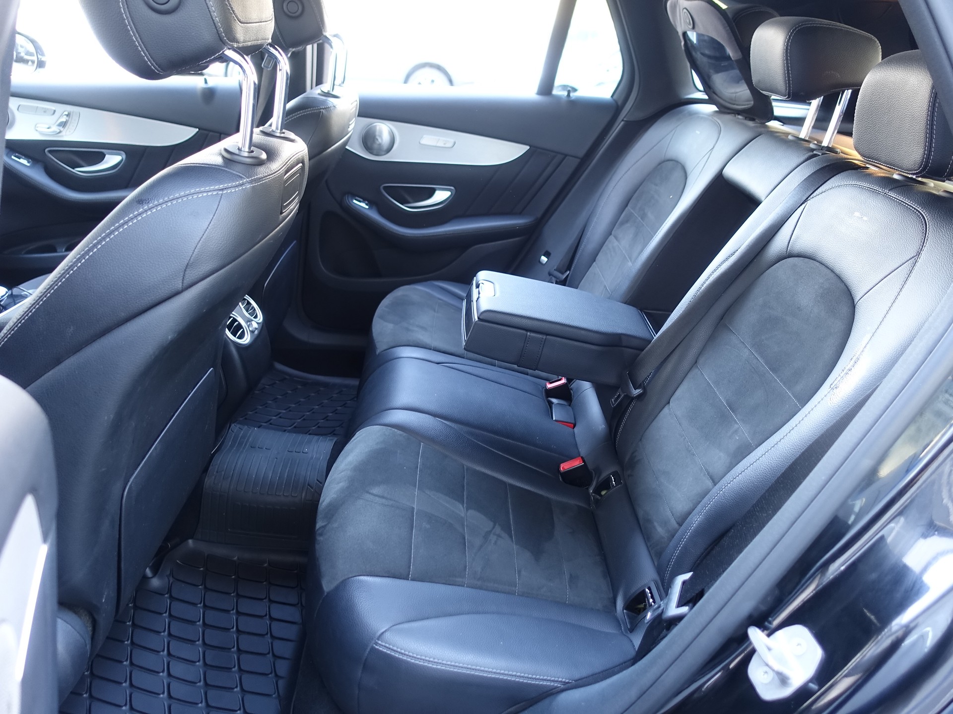 MERCEDES-BENZ GLC 350 e AMG Line 4Matic 7G-Tronic-image-14