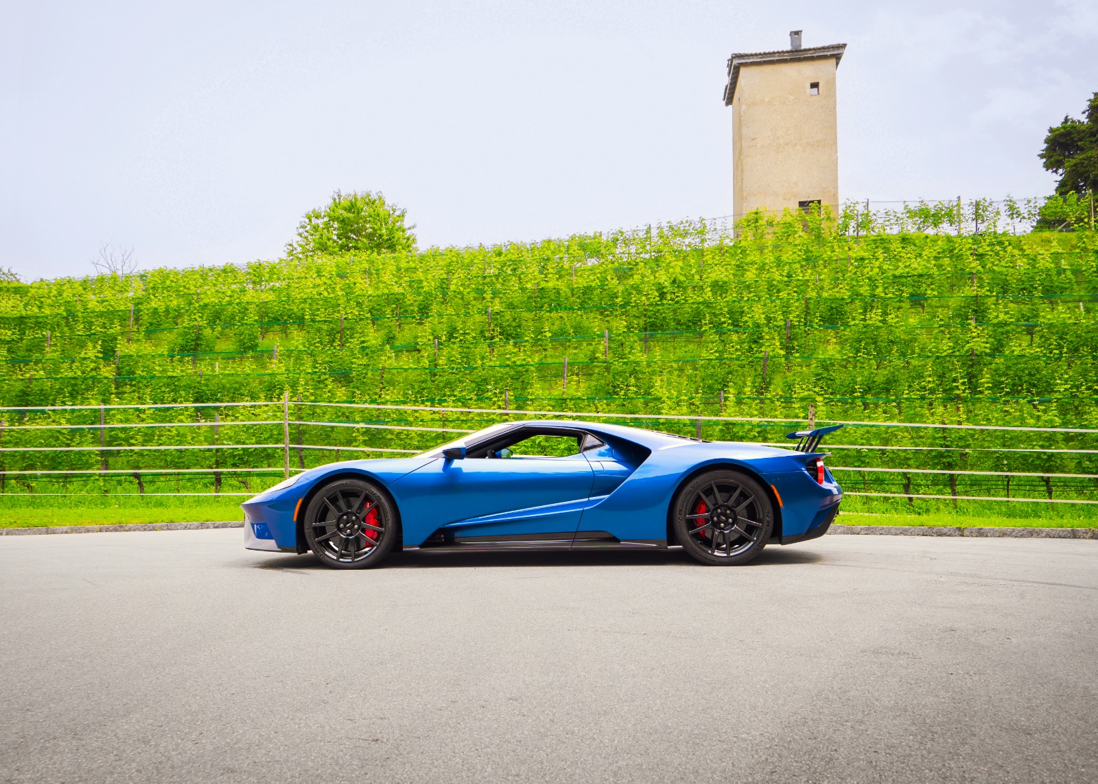 FORD GT-image-1