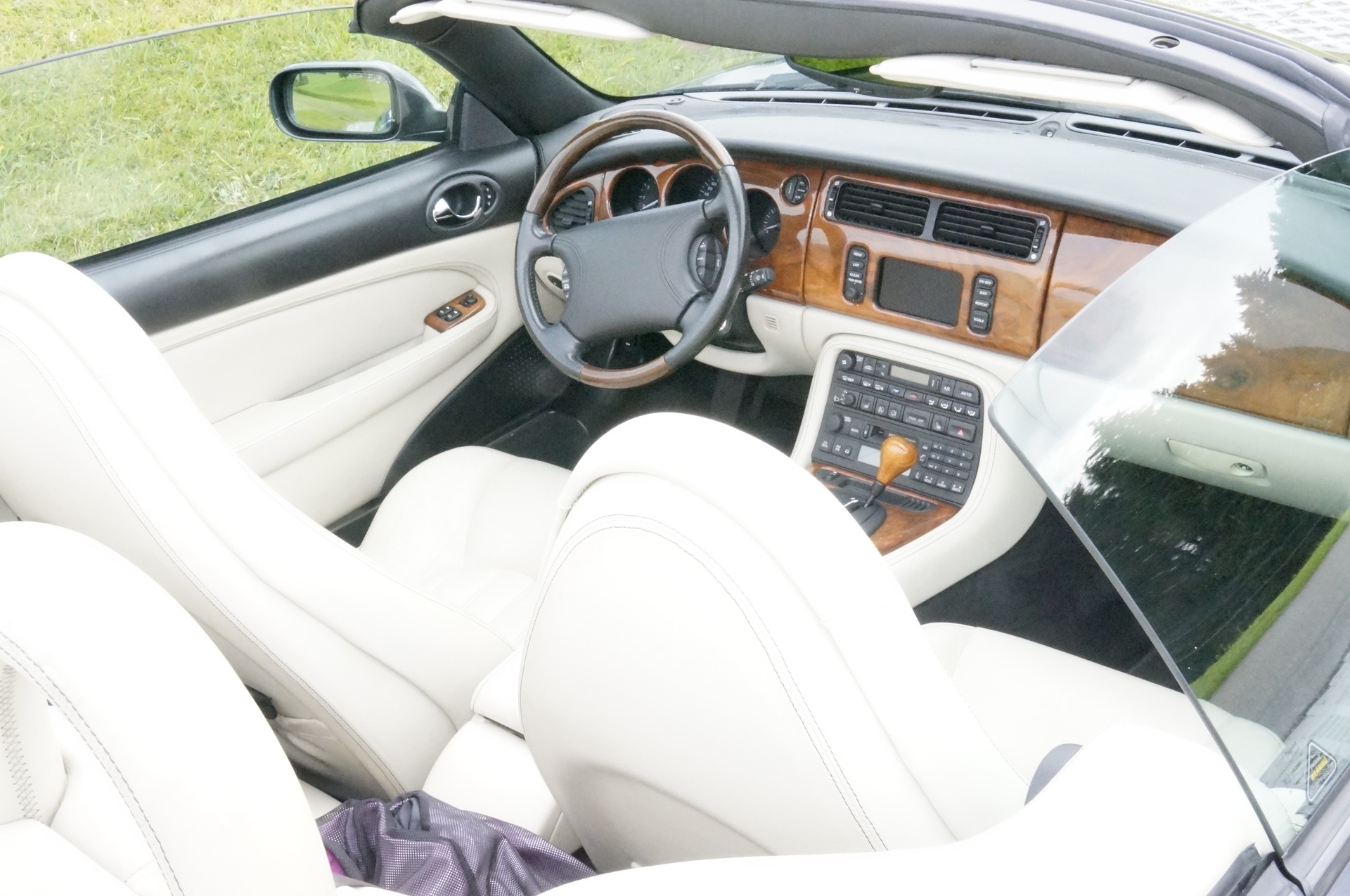 JAGUAR XKR S/C Convertible-image-4
