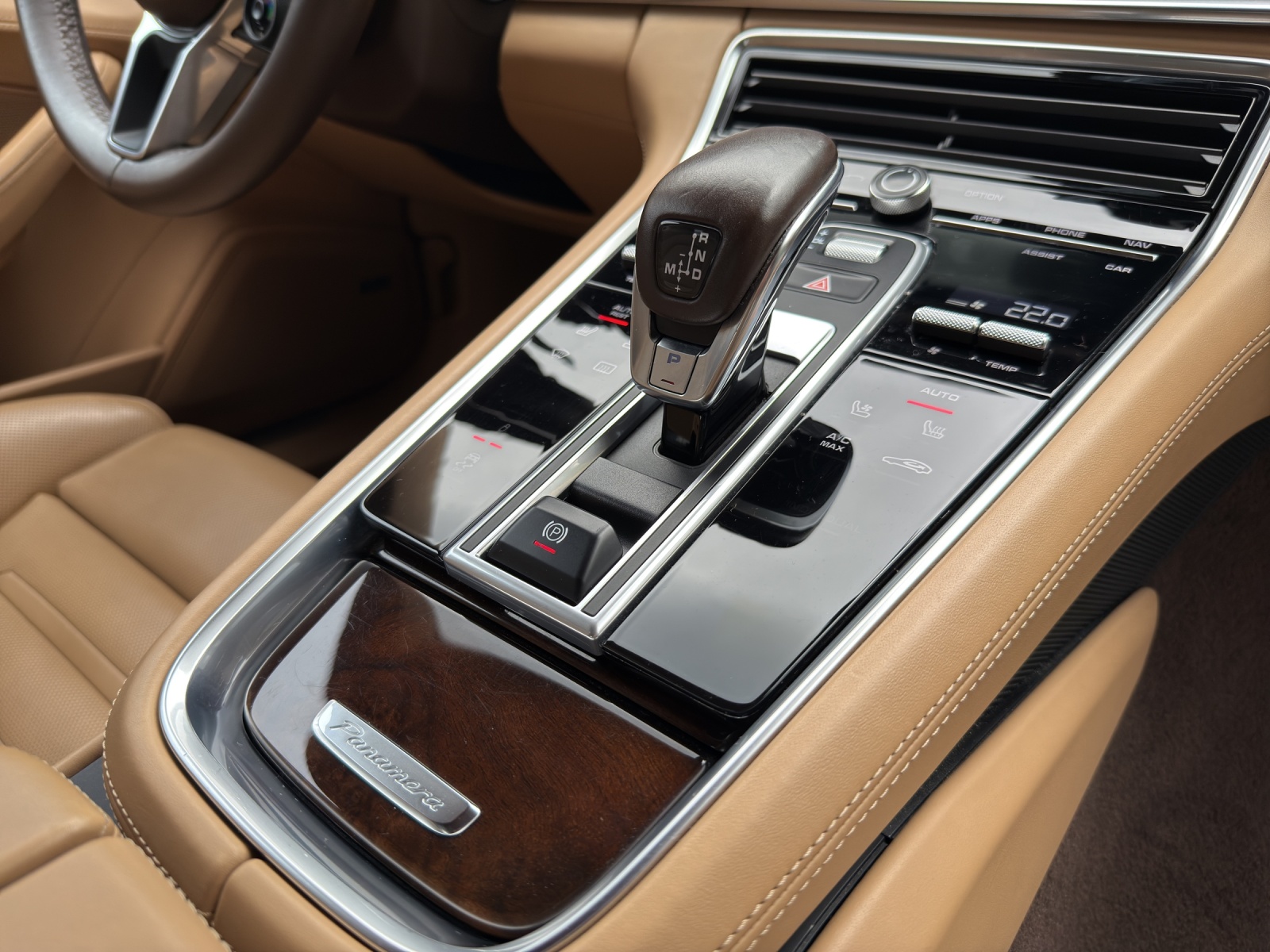 PORSCHE Panamera Turbo PDK-image-11