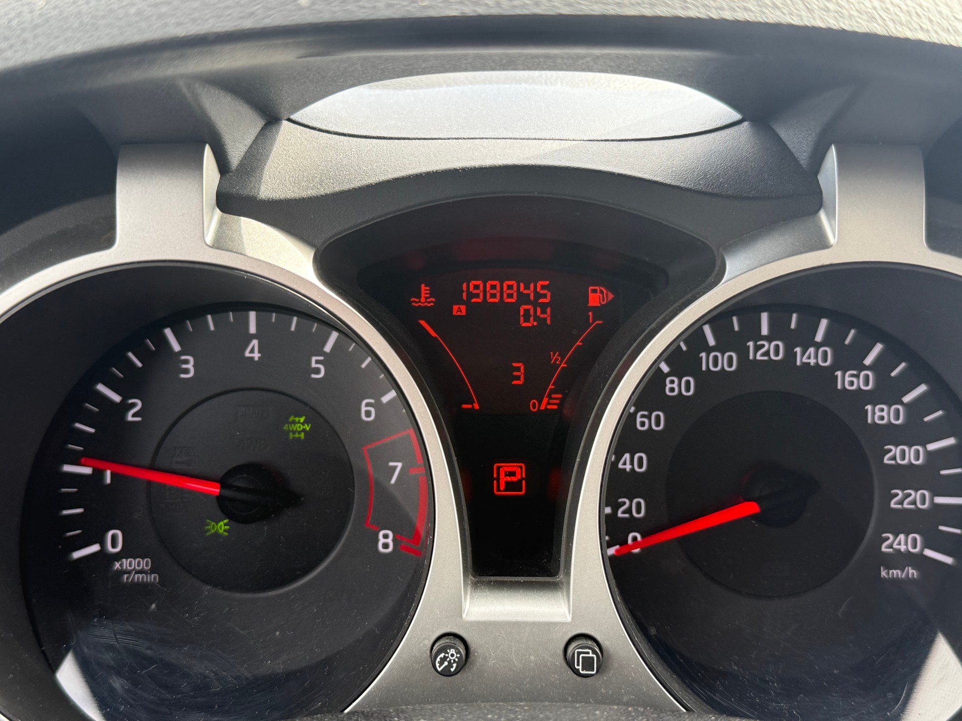NISSAN Juke 1.6 DIG-T tekna 4x4 Xtronic M-CVT-image-9