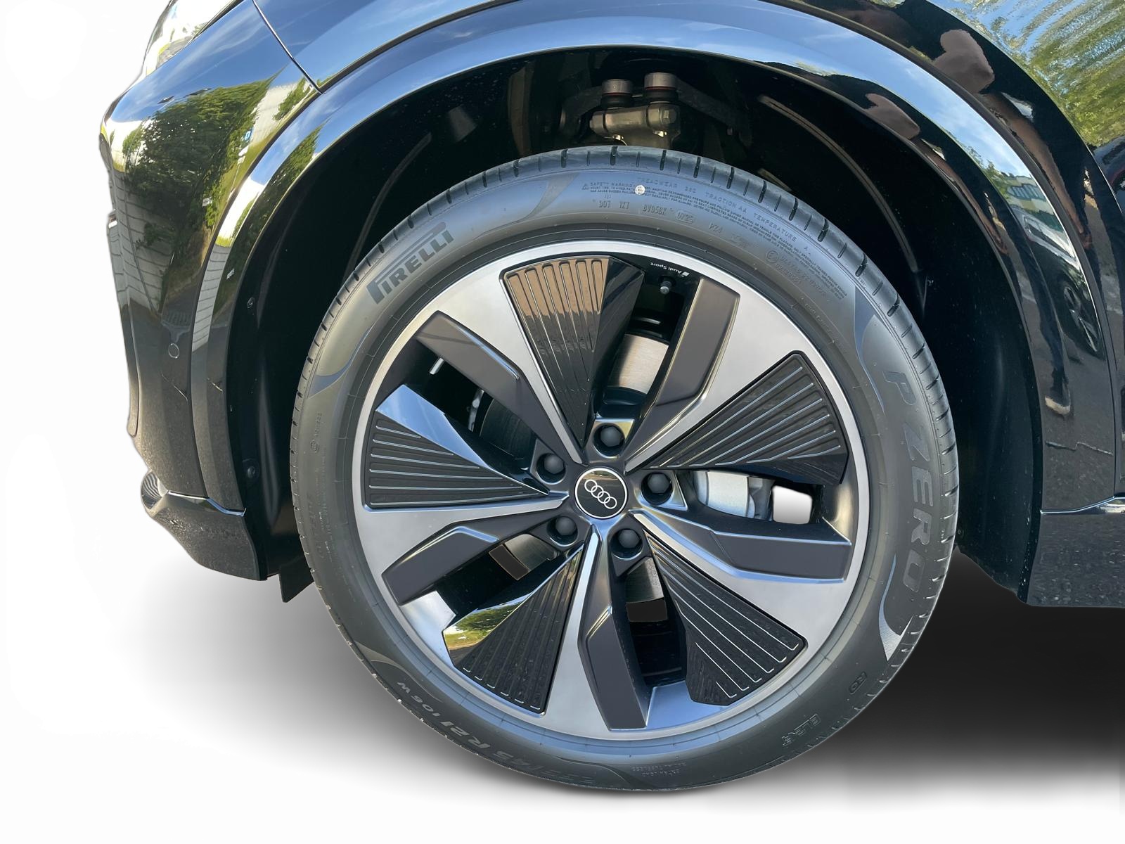 AUDI Q6 e-tron quattro-image-3