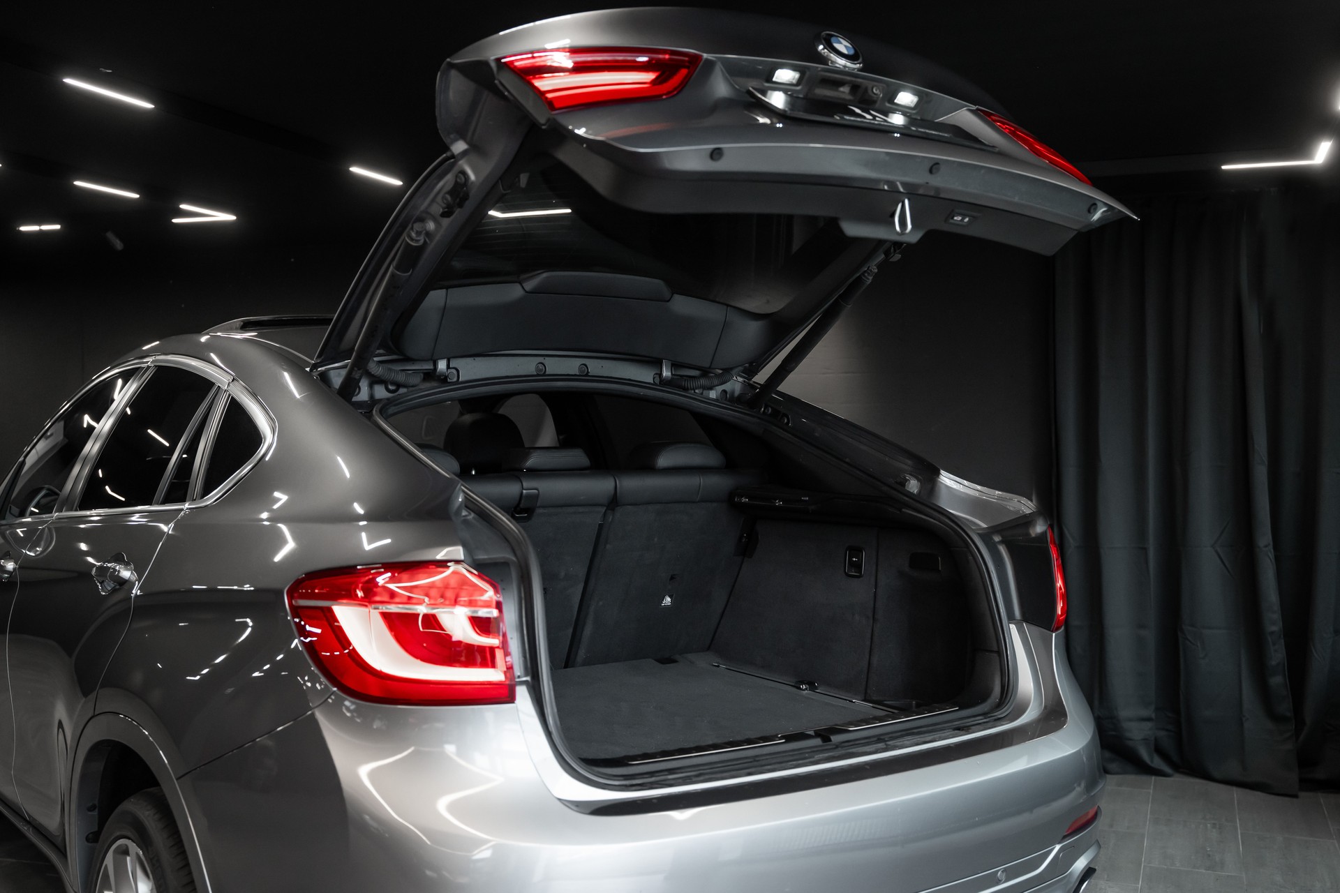 BMW X6 xDrive 40d / M-Paket / Head-up / Display Lenkradheizung / Schiebedach / 8 Fach / Sitzheizung hinten / Intelligent Safety-image-6