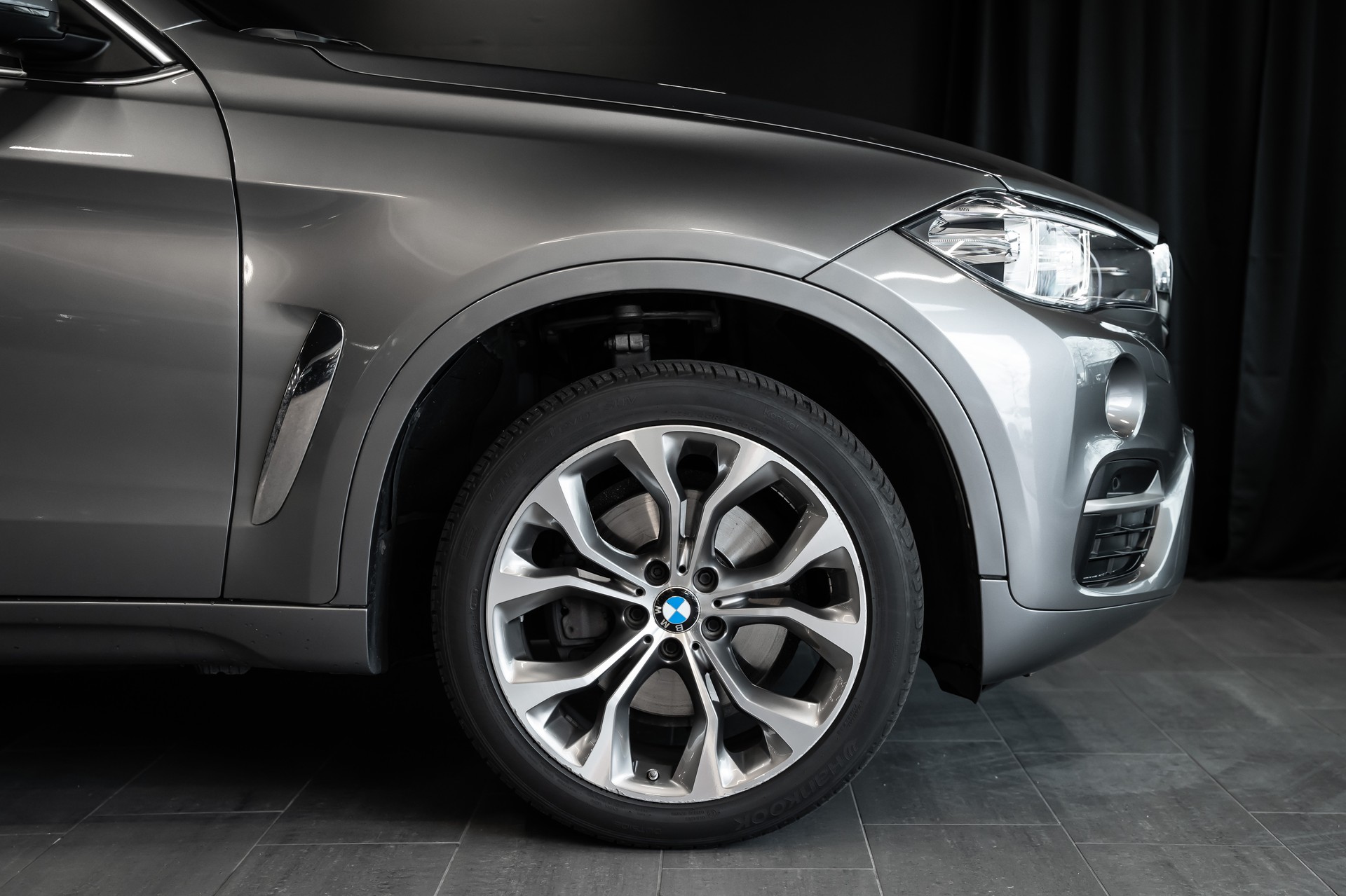 BMW X6 xDrive 40d / M-Paket / Head-up / Display Lenkradheizung / Schiebedach / 8 Fach / Sitzheizung hinten / Intelligent Safety-image-4