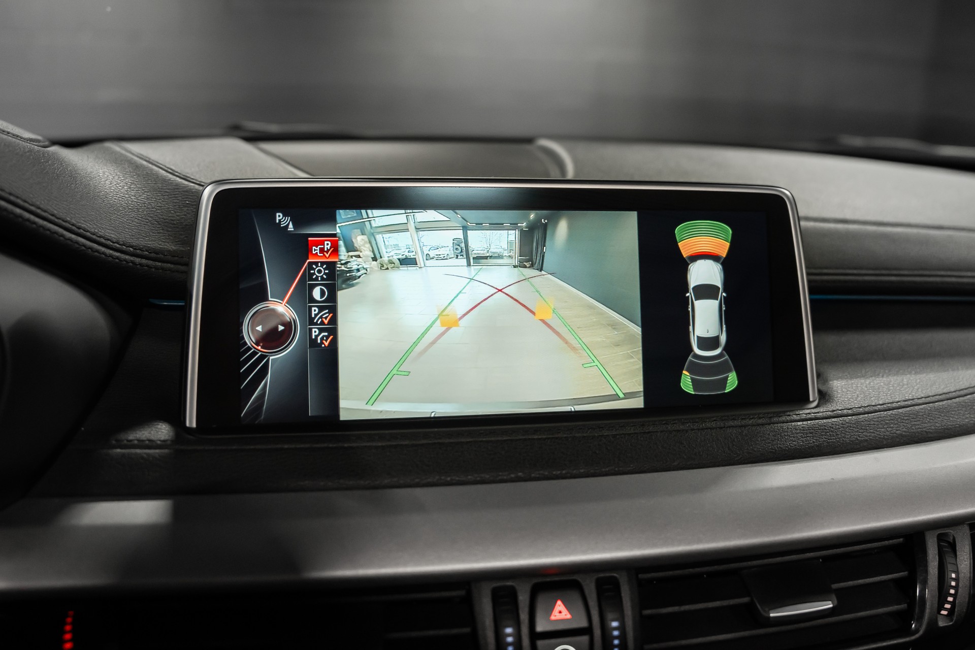BMW X6 xDrive 40d / M-Paket / Head-up / Display Lenkradheizung / Schiebedach / 8 Fach / Sitzheizung hinten / Intelligent Safety-image-15