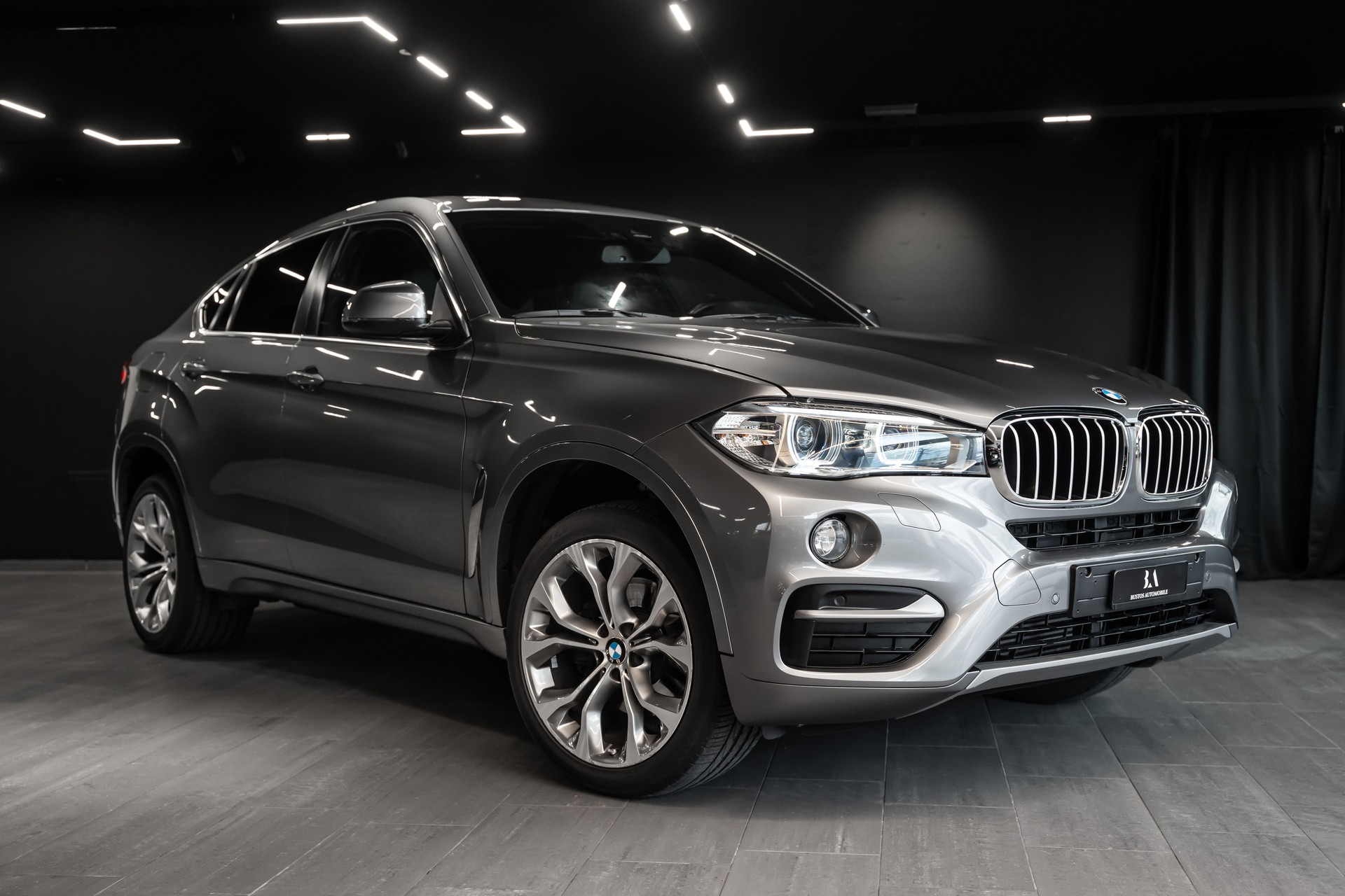 BMW X6 xDrive 40d / M-Paket / Head-up / Display Lenkradheizung / Schiebedach / 8 Fach / Sitzheizung hinten / Intelligent Safety