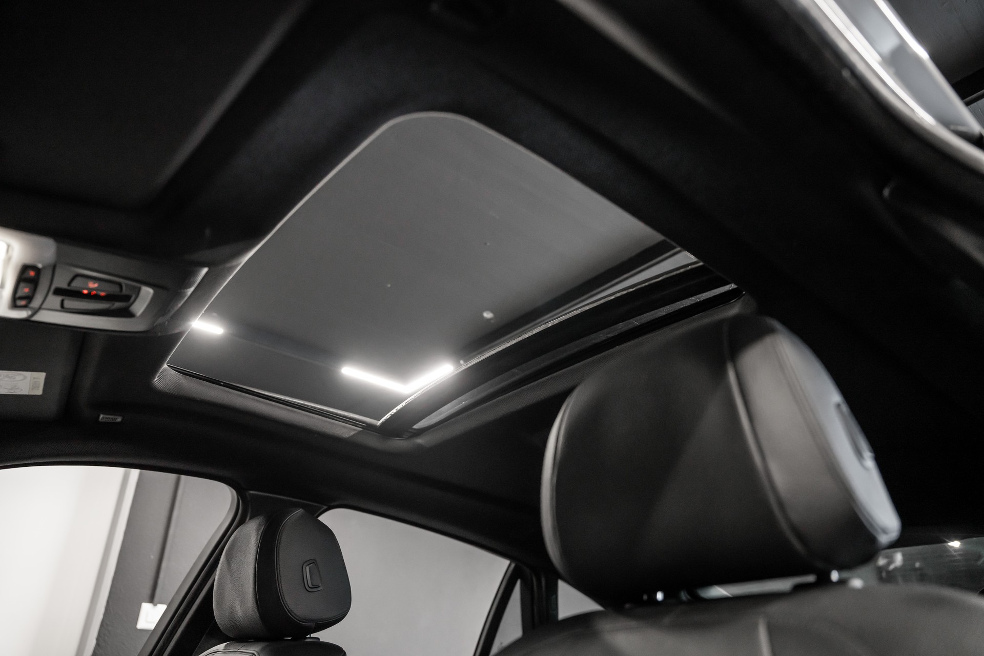 BMW X6 xDrive 40d / M-Paket / Head-up / Display Lenkradheizung / Schiebedach / 8 Fach / Sitzheizung hinten / Intelligent Safety-image-11