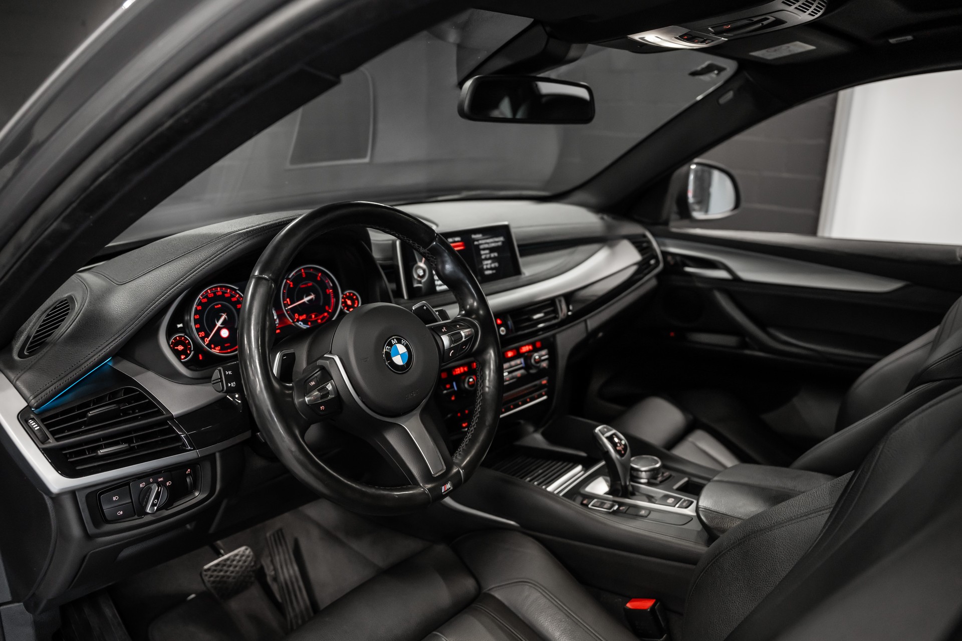 BMW X6 xDrive 40d / M-Paket / Head-up / Display Lenkradheizung / Schiebedach / 8 Fach / Sitzheizung hinten / Intelligent Safety-image-8
