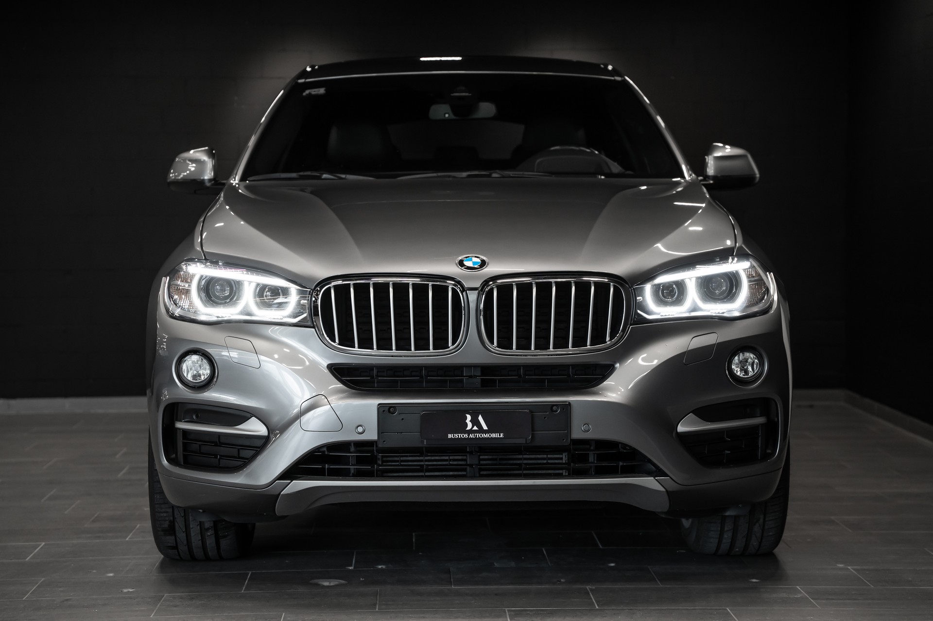 BMW X6 xDrive 40d / M-Paket / Head-up / Display Lenkradheizung / Schiebedach / 8 Fach / Sitzheizung hinten / Intelligent Safety-image-2