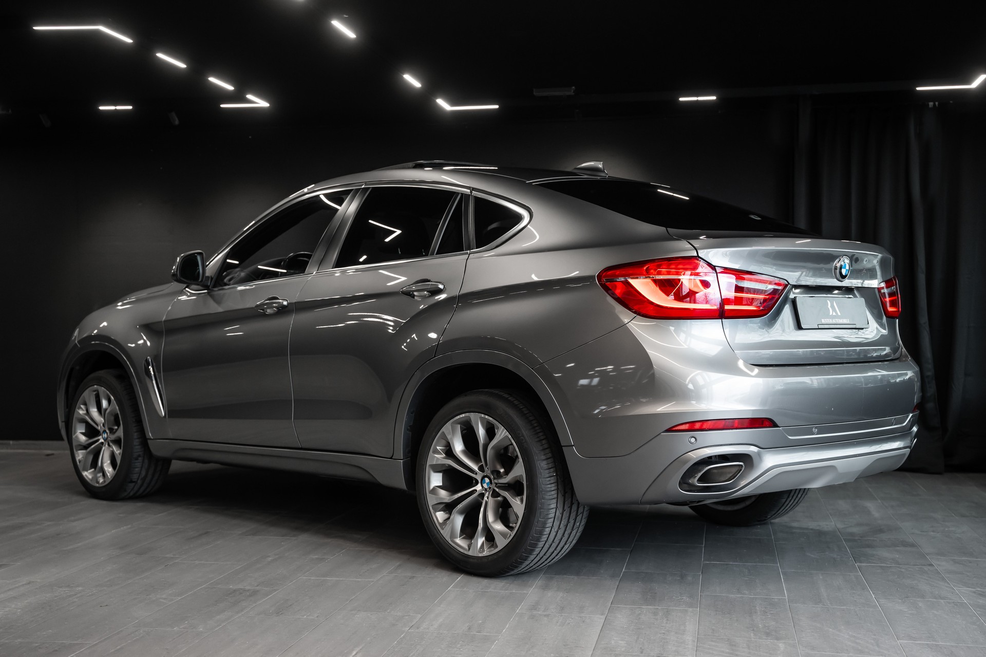 BMW X6 xDrive 40d / M-Paket / Head-up / Display Lenkradheizung / Schiebedach / 8 Fach / Sitzheizung hinten / Intelligent Safety-image-5