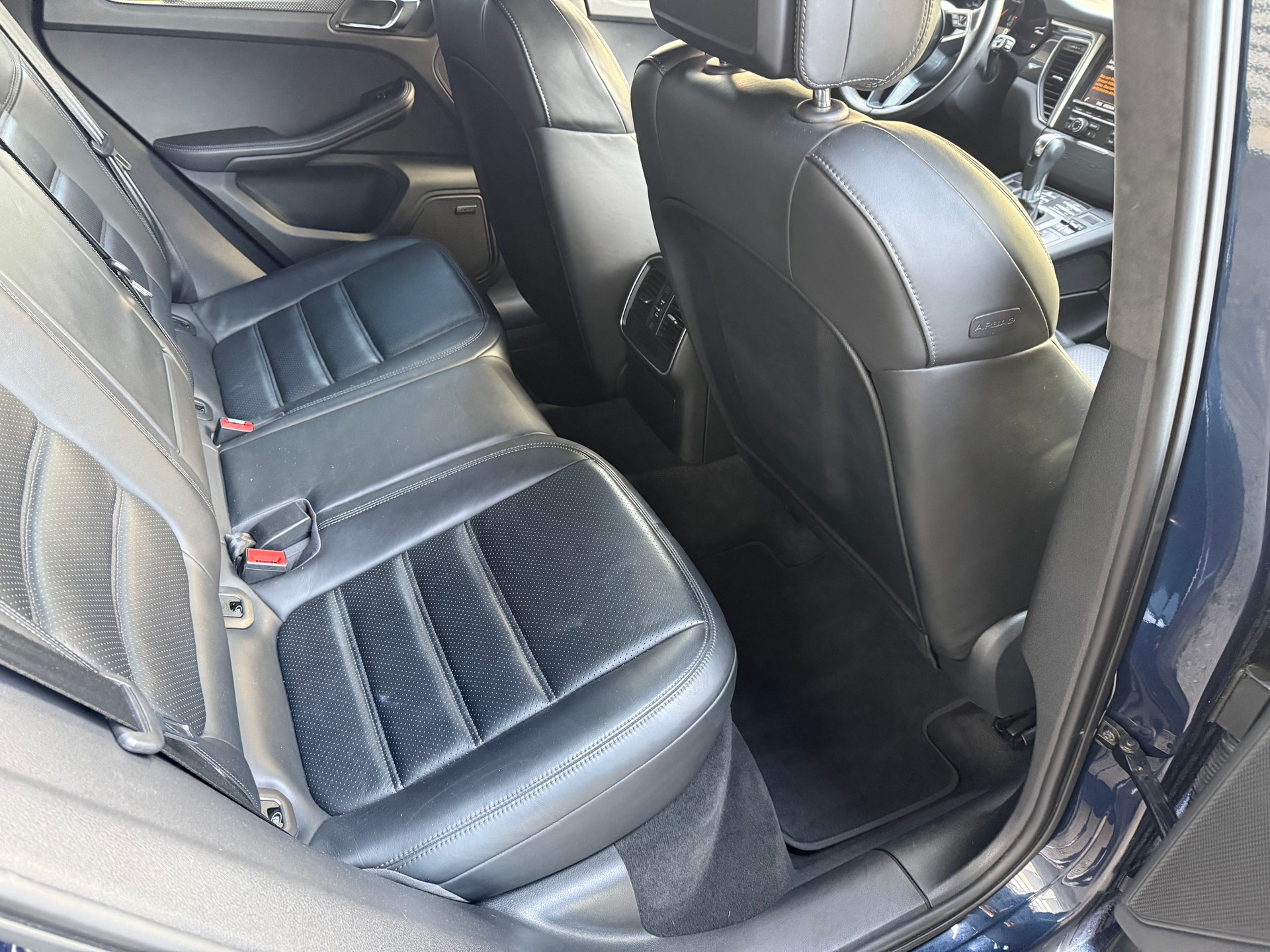 PORSCHE Macan Turbo PDK-image-12