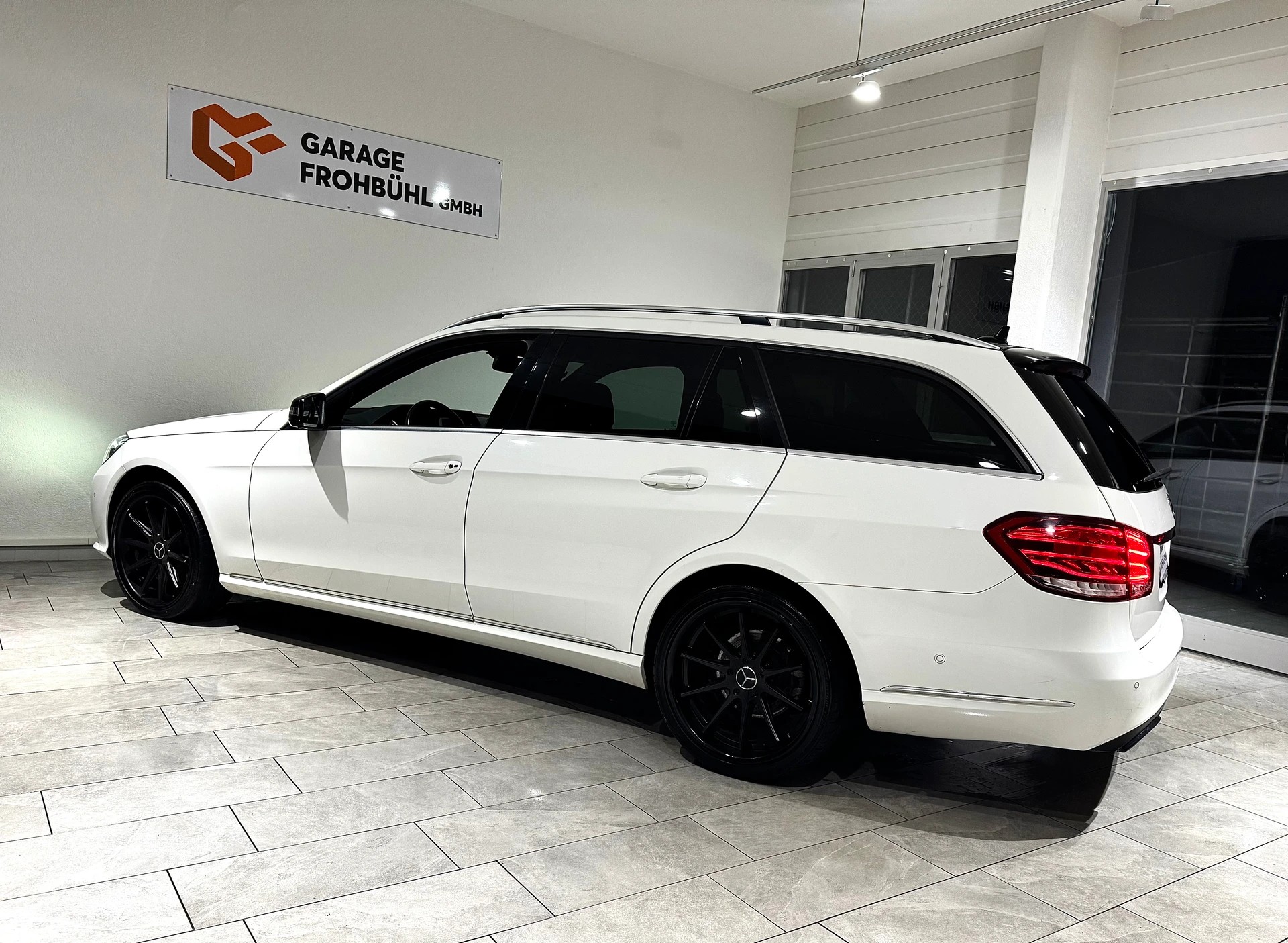 MERCEDES-BENZ E 220 CDI Avantgarde 7G-Tronic-image-6