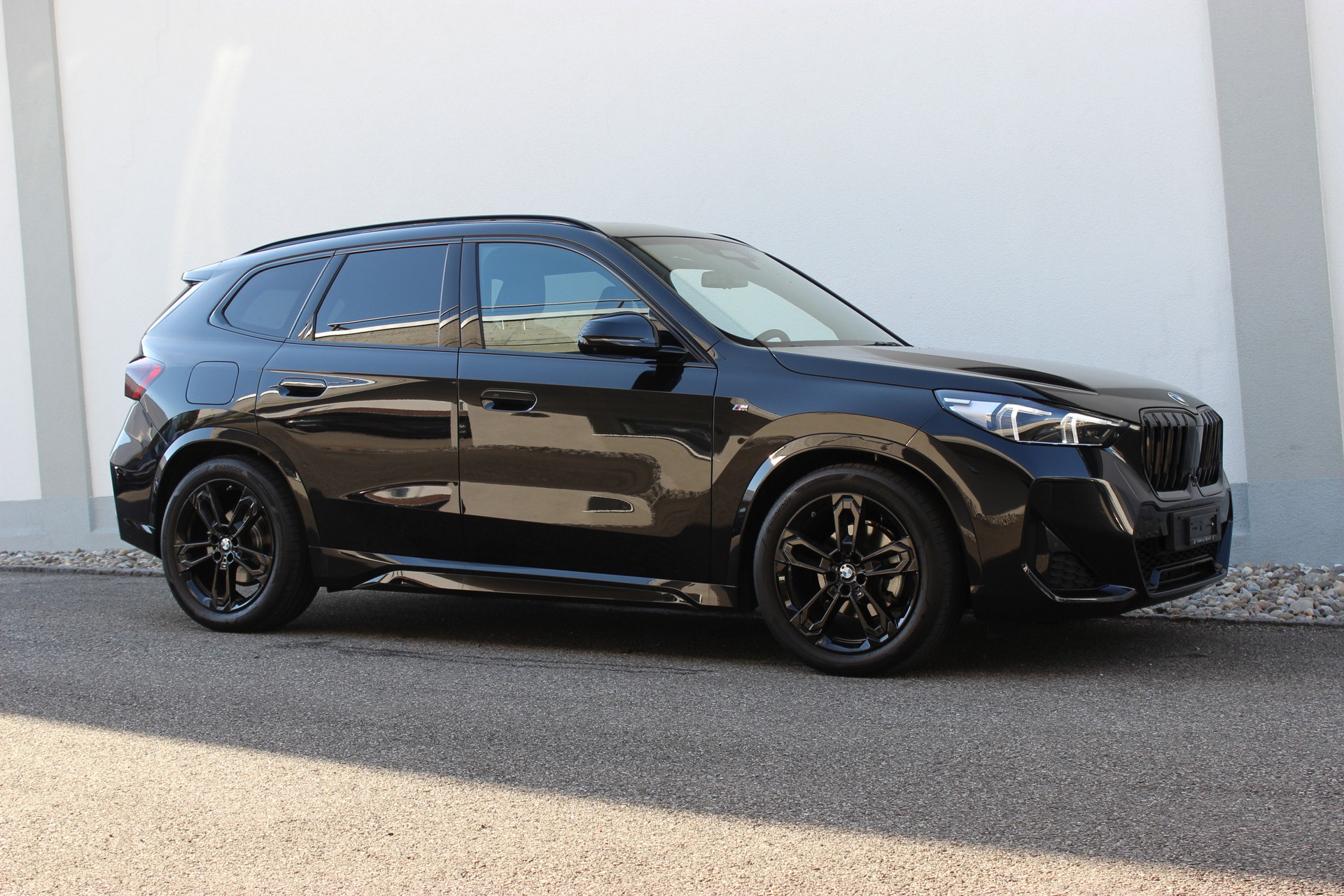 BMW X1 xDrive 20d 48V M Sport "zbinden performance package"-image-21