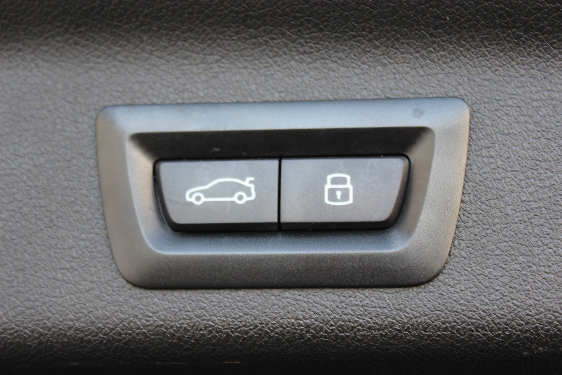 BMW X1 xDrive 20d 48V M Sport-image-8