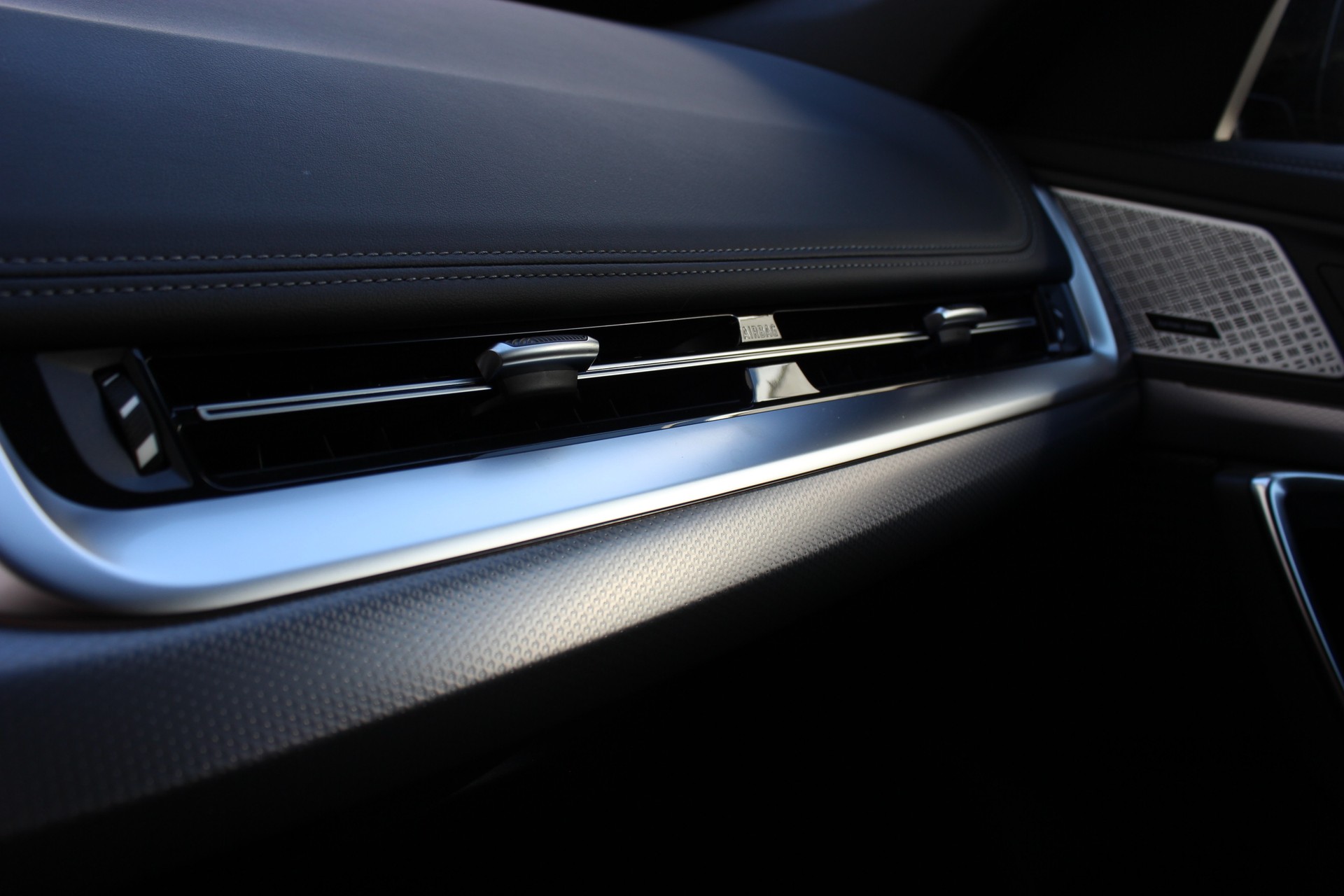 BMW X1 xDrive 20d 48V M Sport-image-16