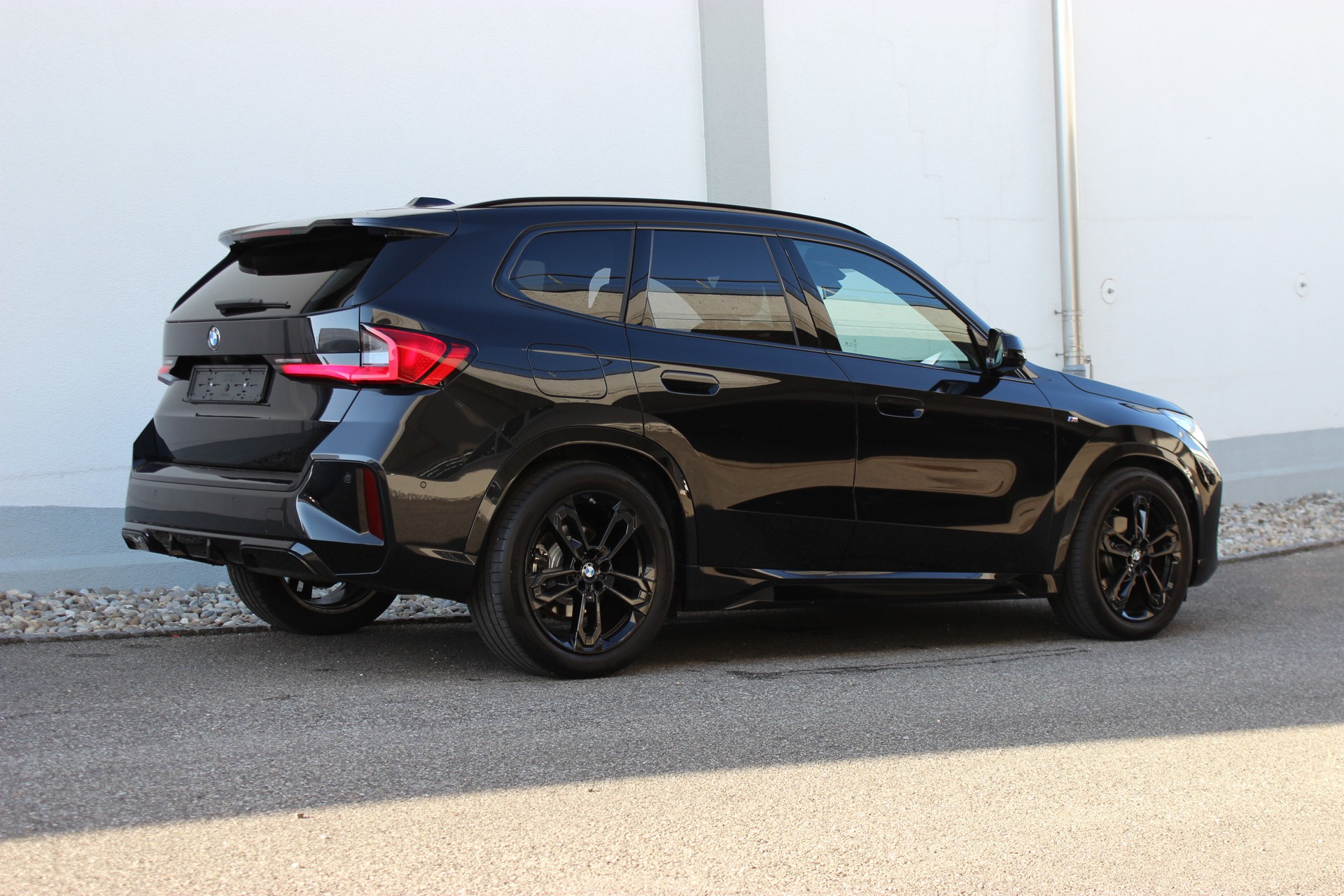 BMW X1 xDrive 20d 48V M Sport "zbinden performance package"-image-4