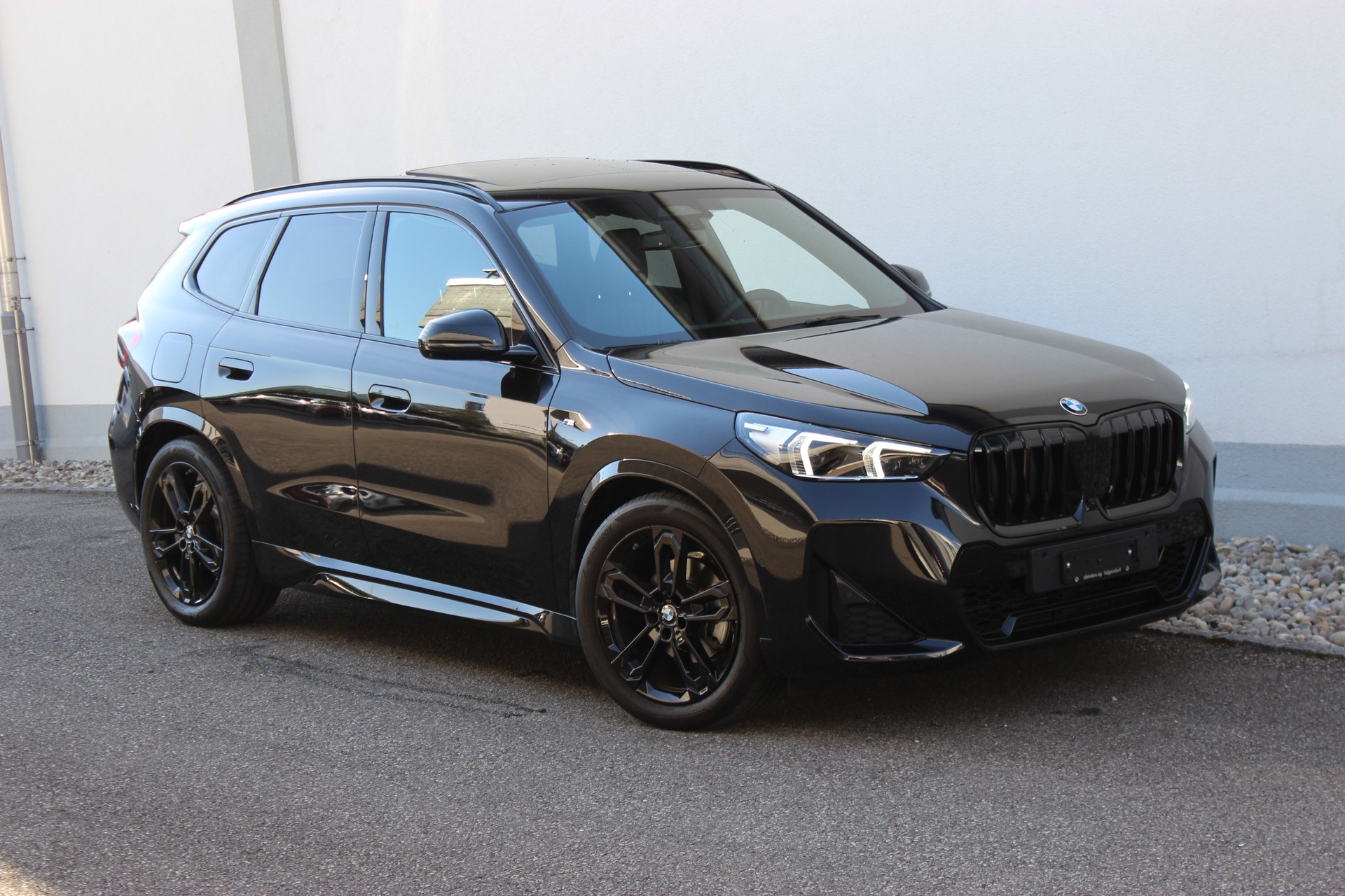 BMW X1 xDrive 20d 48V M Sport "zbinden performance package"-image-18